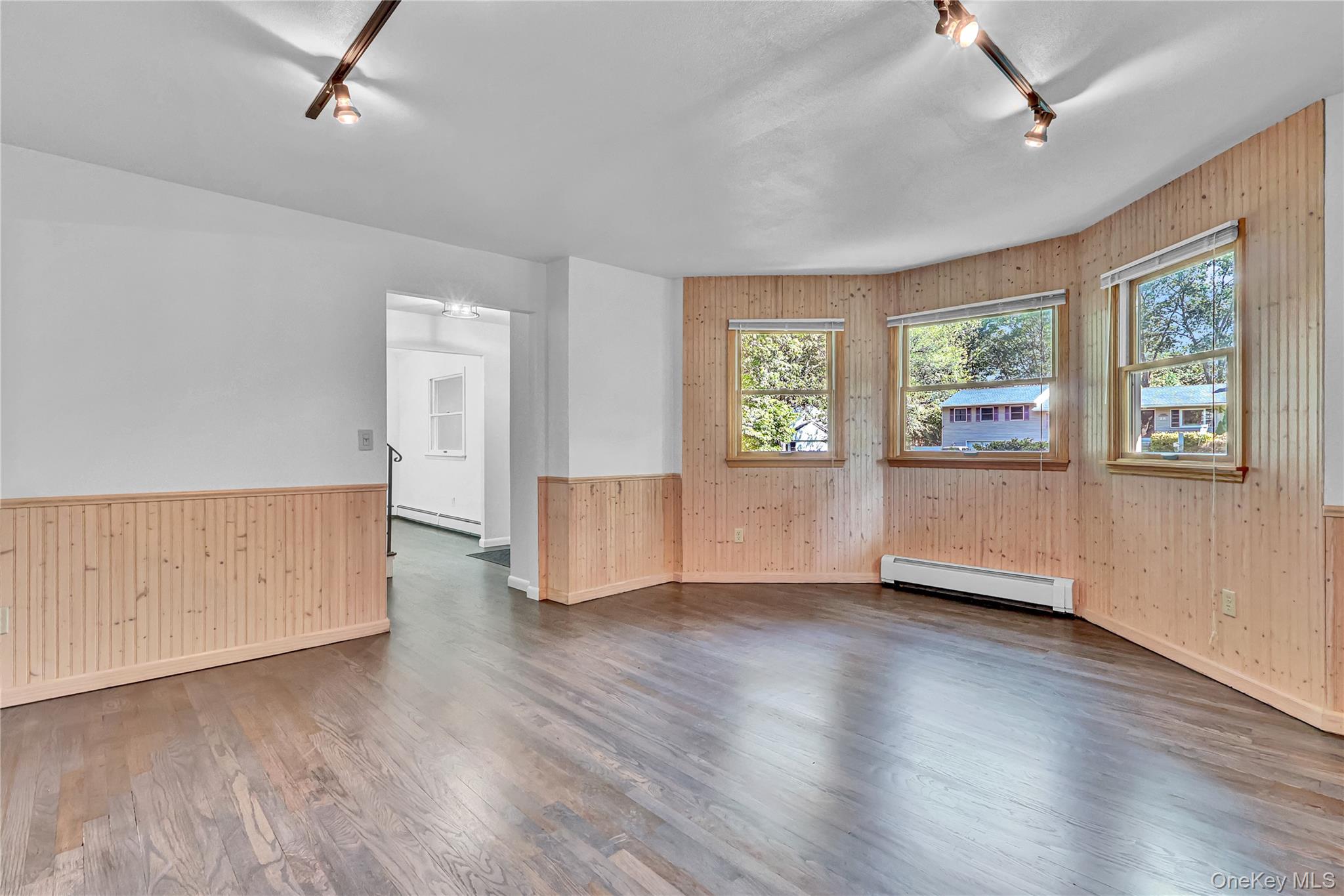 #10 photo, 29 Cedar Street, サフォーク郡 Centereach , NY 11720