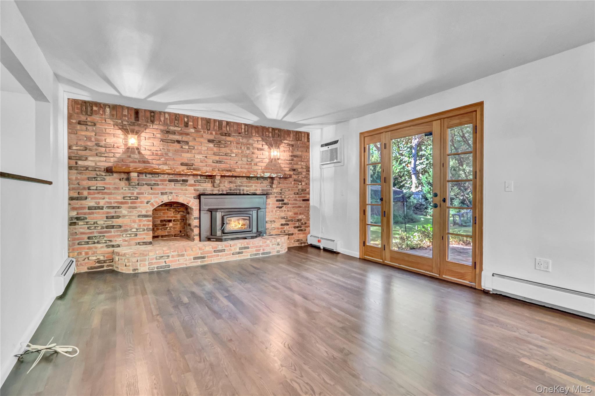 #12 photo, 29 Cedar Street, サフォーク郡 Centereach , NY 11720