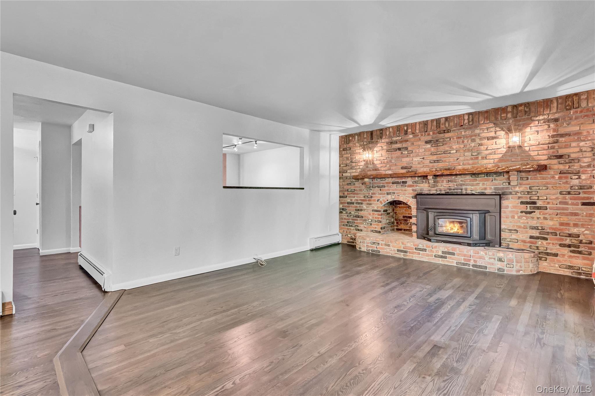 #13 photo, 29 Cedar Street, サフォーク郡 Centereach , NY 11720