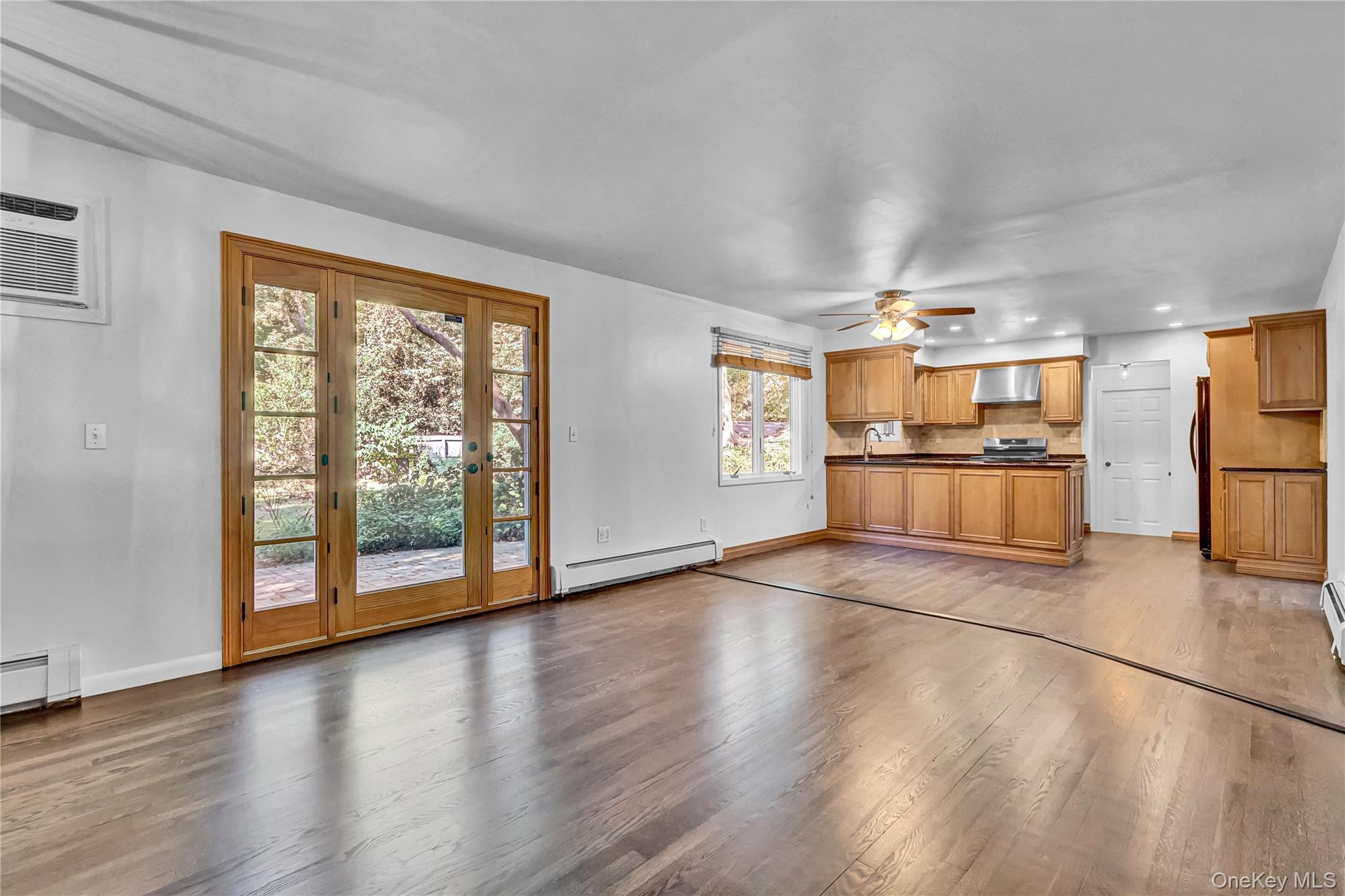 #14 photo, 29 Cedar Street, サフォーク郡 Centereach , NY 11720