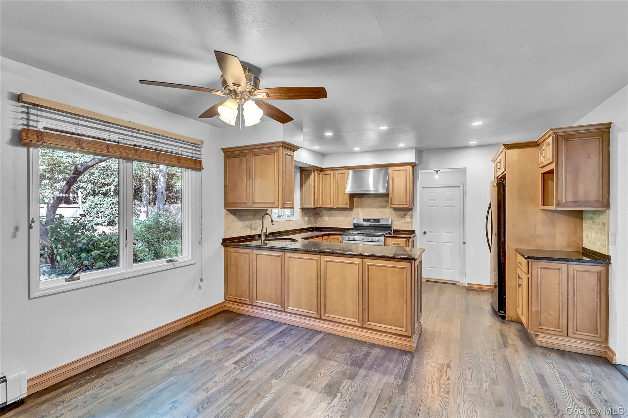 #16 photo, 29 Cedar Street, サフォーク郡 Centereach , NY 11720