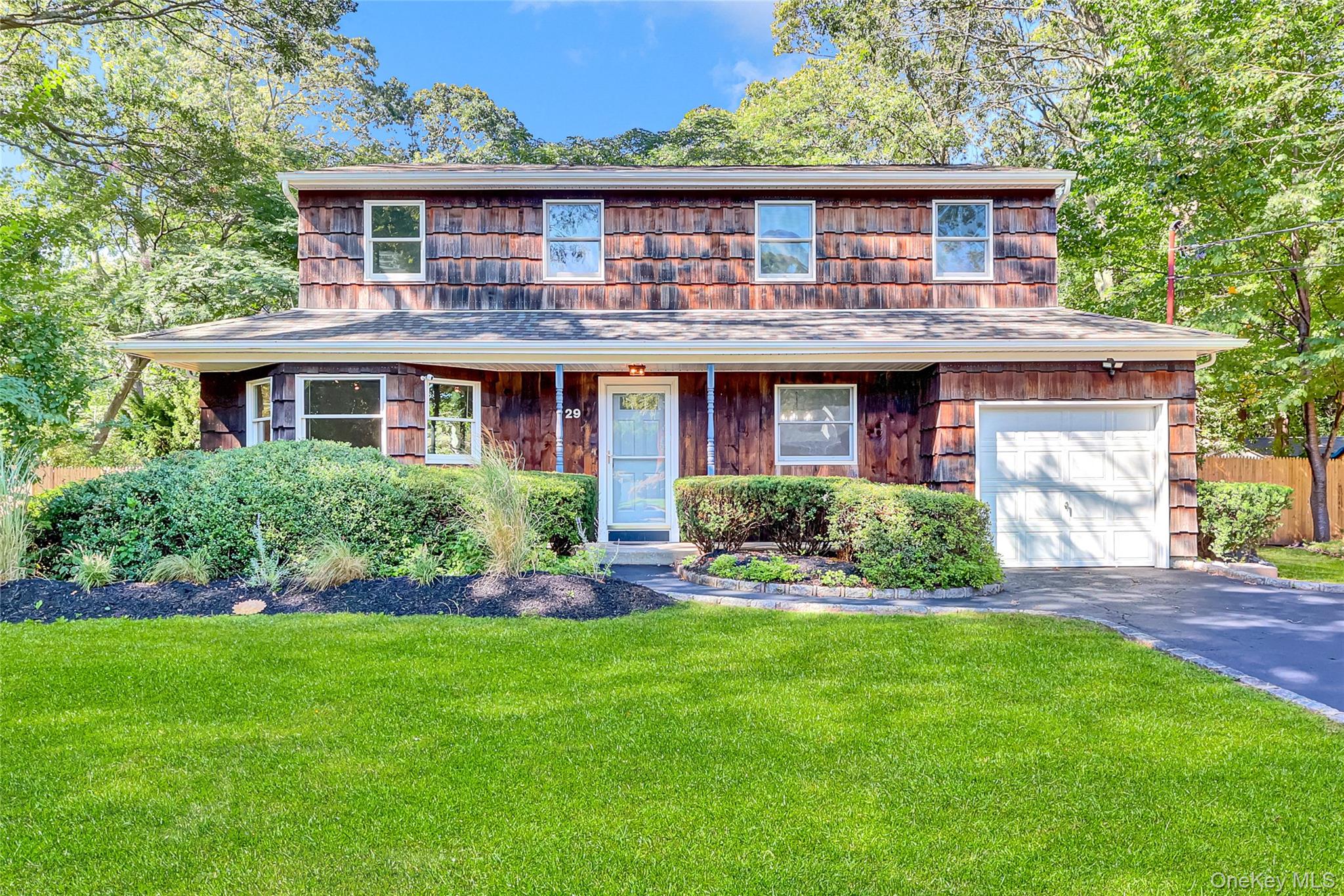 #4 photo, 29 Cedar Street, サフォーク郡 Centereach , NY 11720