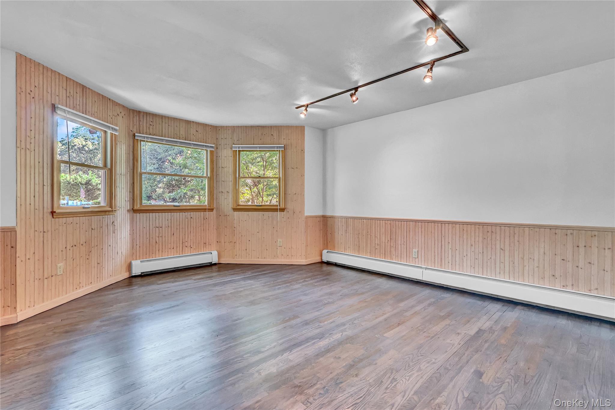 #8 photo, 29 Cedar Street, サフォーク郡 Centereach , NY 11720