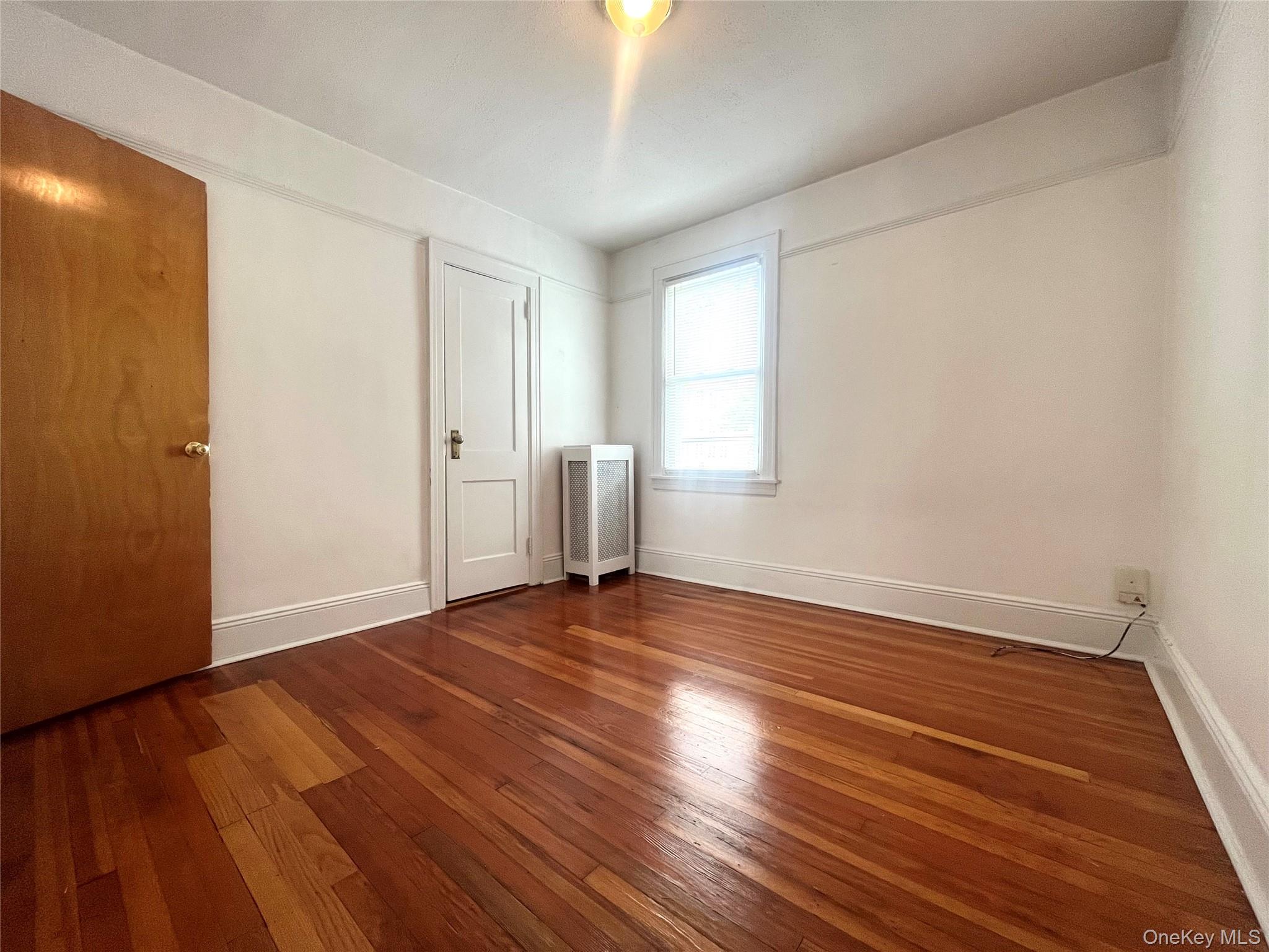 #6 photo, 80-54 160th Street, クイーンズ区 Jamaica , NY 11432