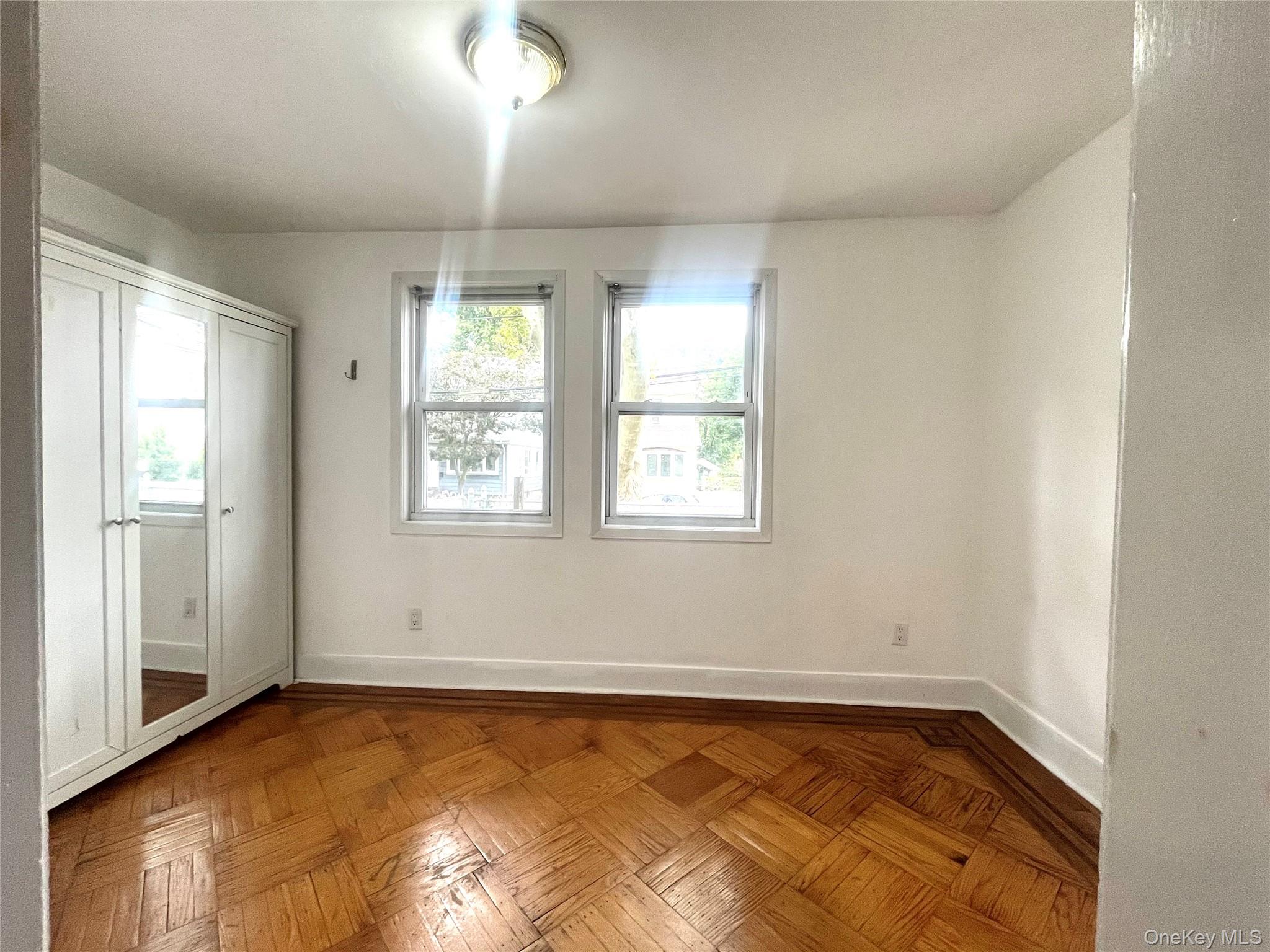 #8 photo, 80-54 160th Street, クイーンズ区 Jamaica , NY 11432