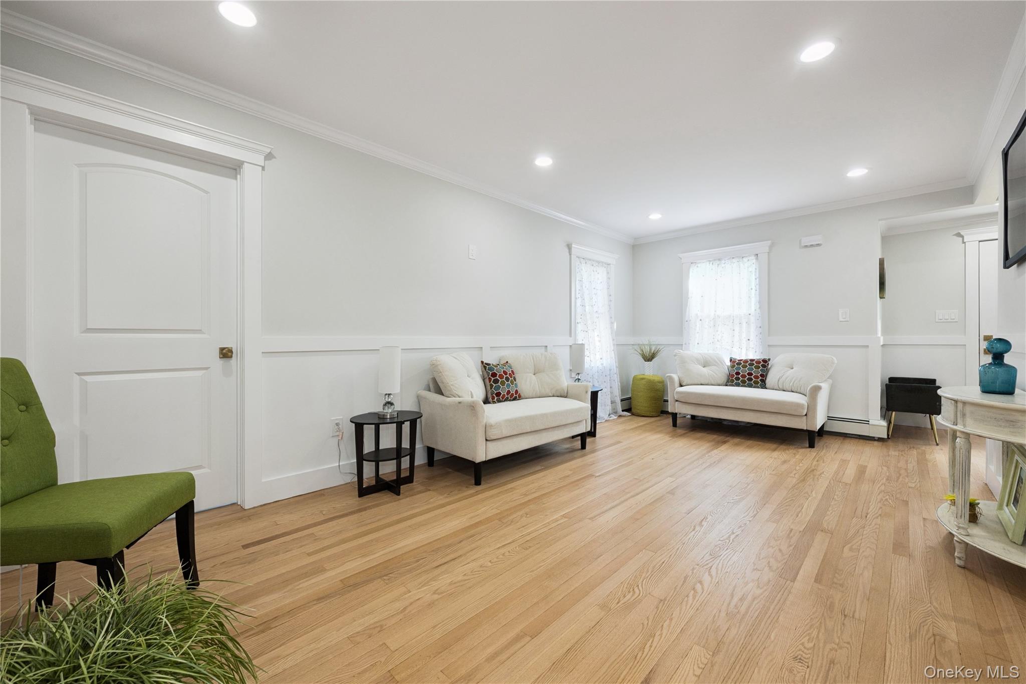 #11 photo, 24 Charles Street, ナッソー郡 Hicksville , NY 11801