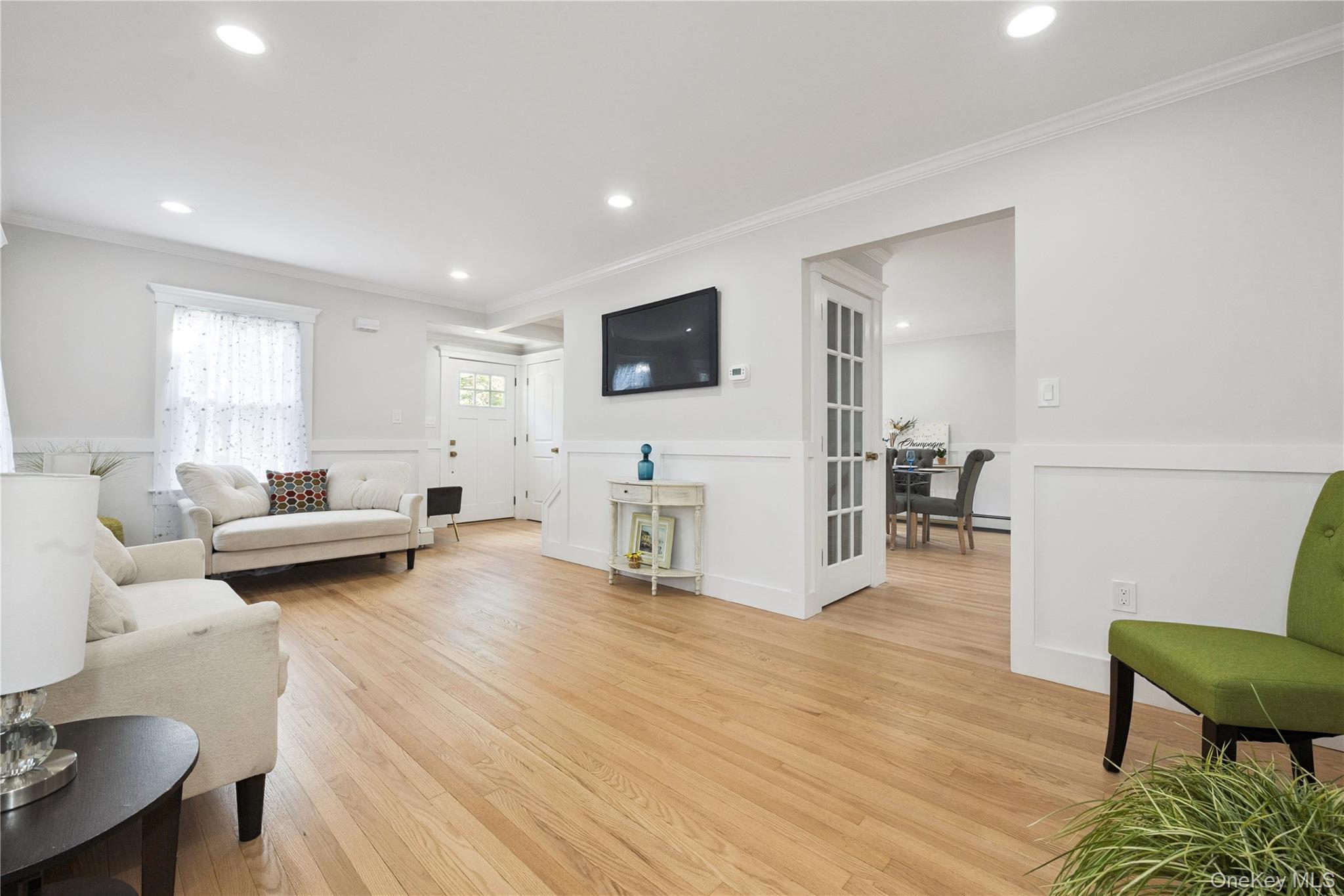 #12 photo, 24 Charles Street, ナッソー郡 Hicksville , NY 11801