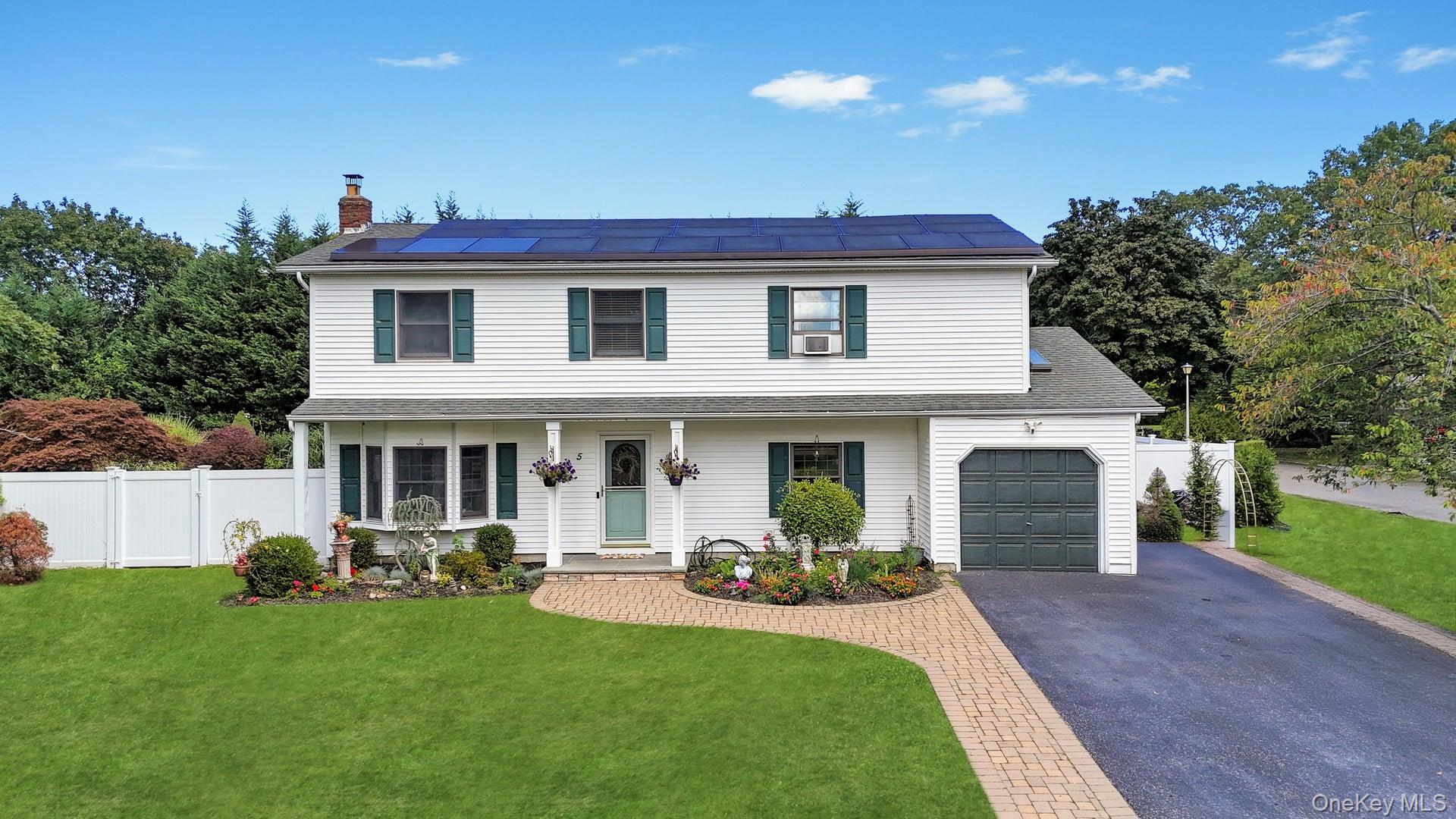 #1 photo, 5 Montclair Street, सफ़ोक काउंटी Port Jefferson Station , NY 11776