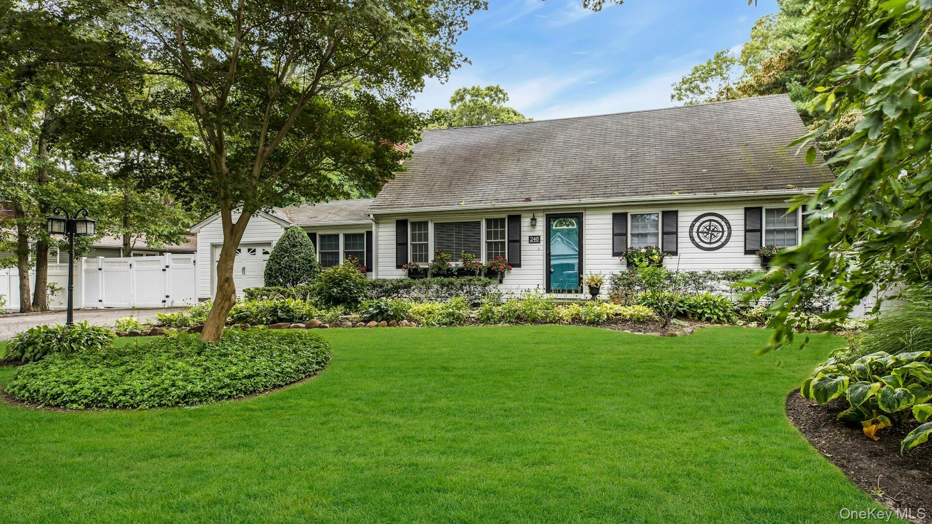 #1 photo, 248 Waterford Road, सफ़ोक काउंटी Oakdale , NY 11769