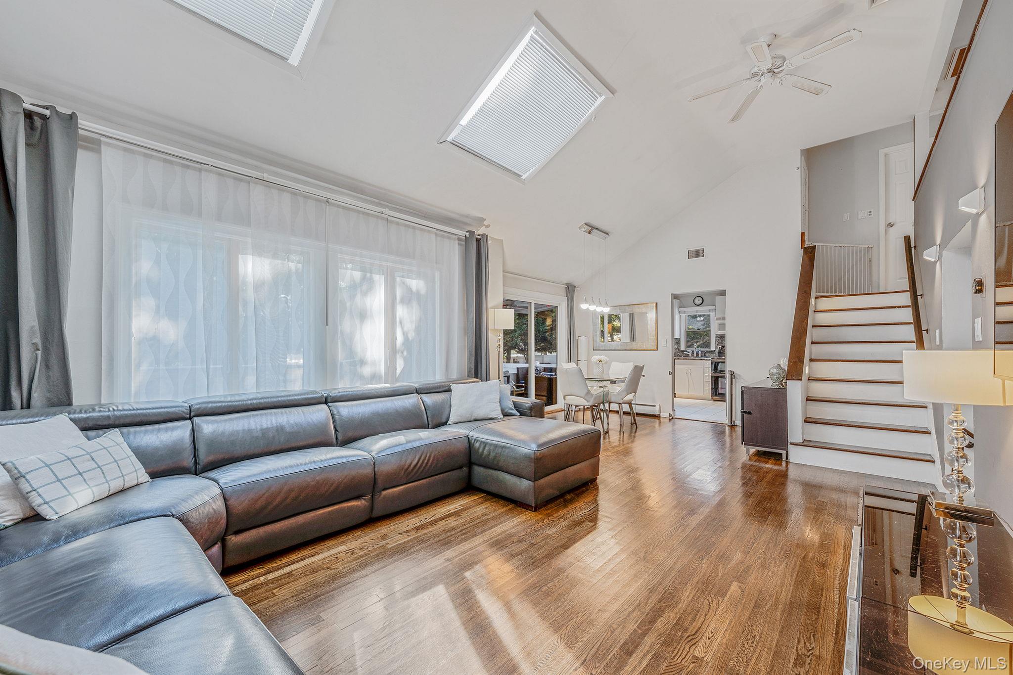 #11 photo, 886 Bellmore Ave, ナッソー郡 Bellmore , NY 11710