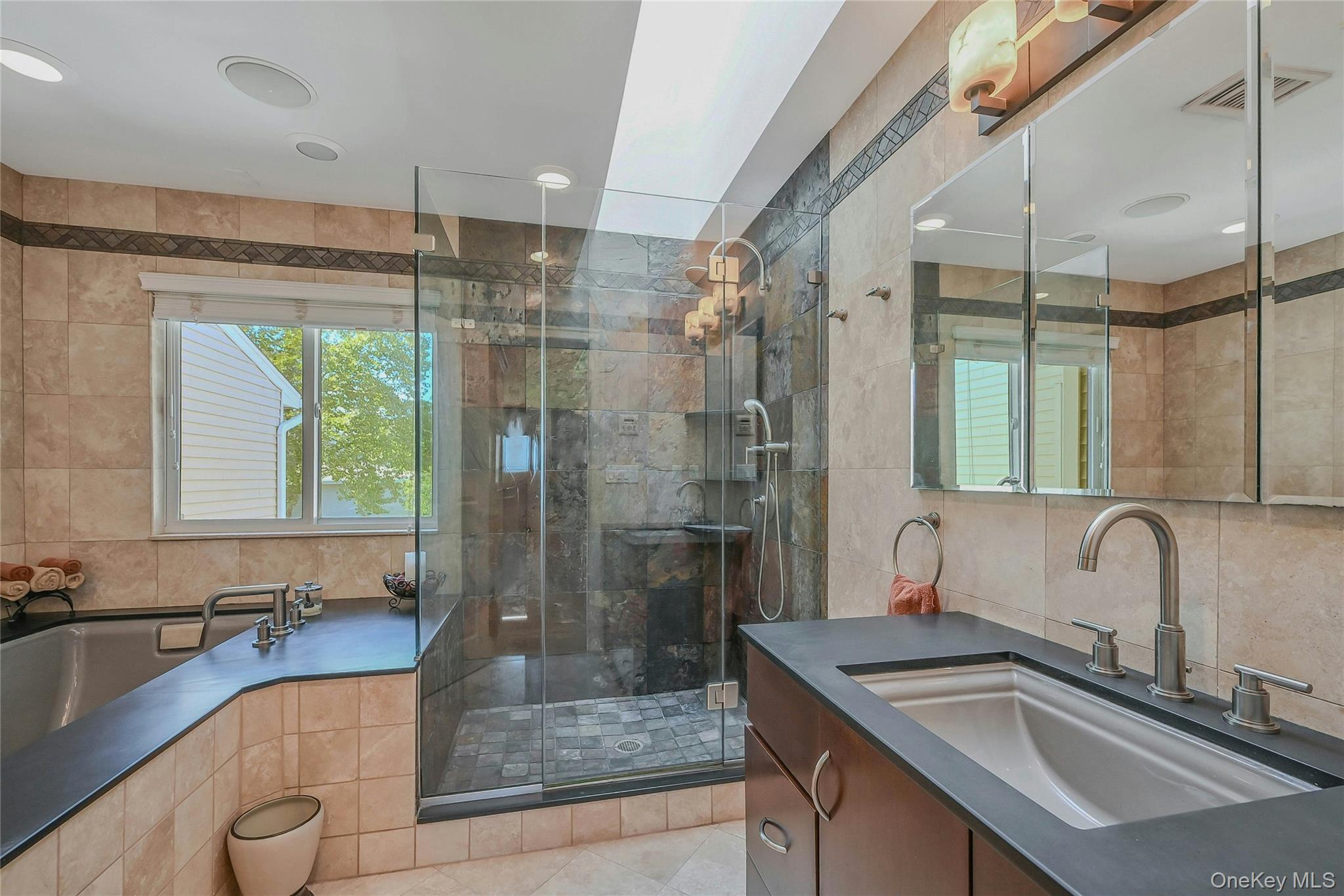 #19 photo, 86 Chestnut Lane, ナッソー郡 Woodbury , NY 11797