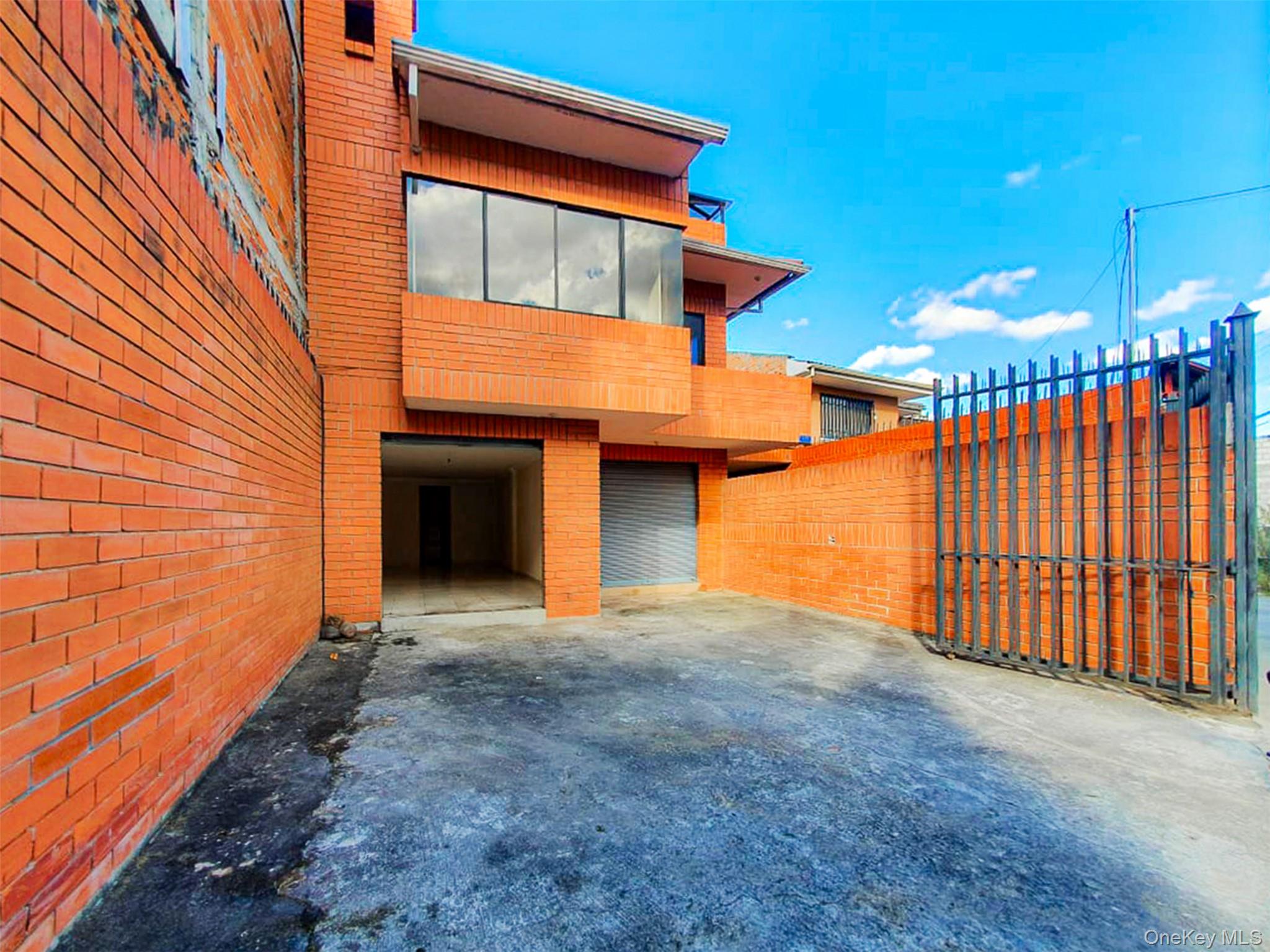 #1 photo, Pa. Milchichig 172/L:9 Cuenca, Ecuador, Call Listing Agent ,  010209