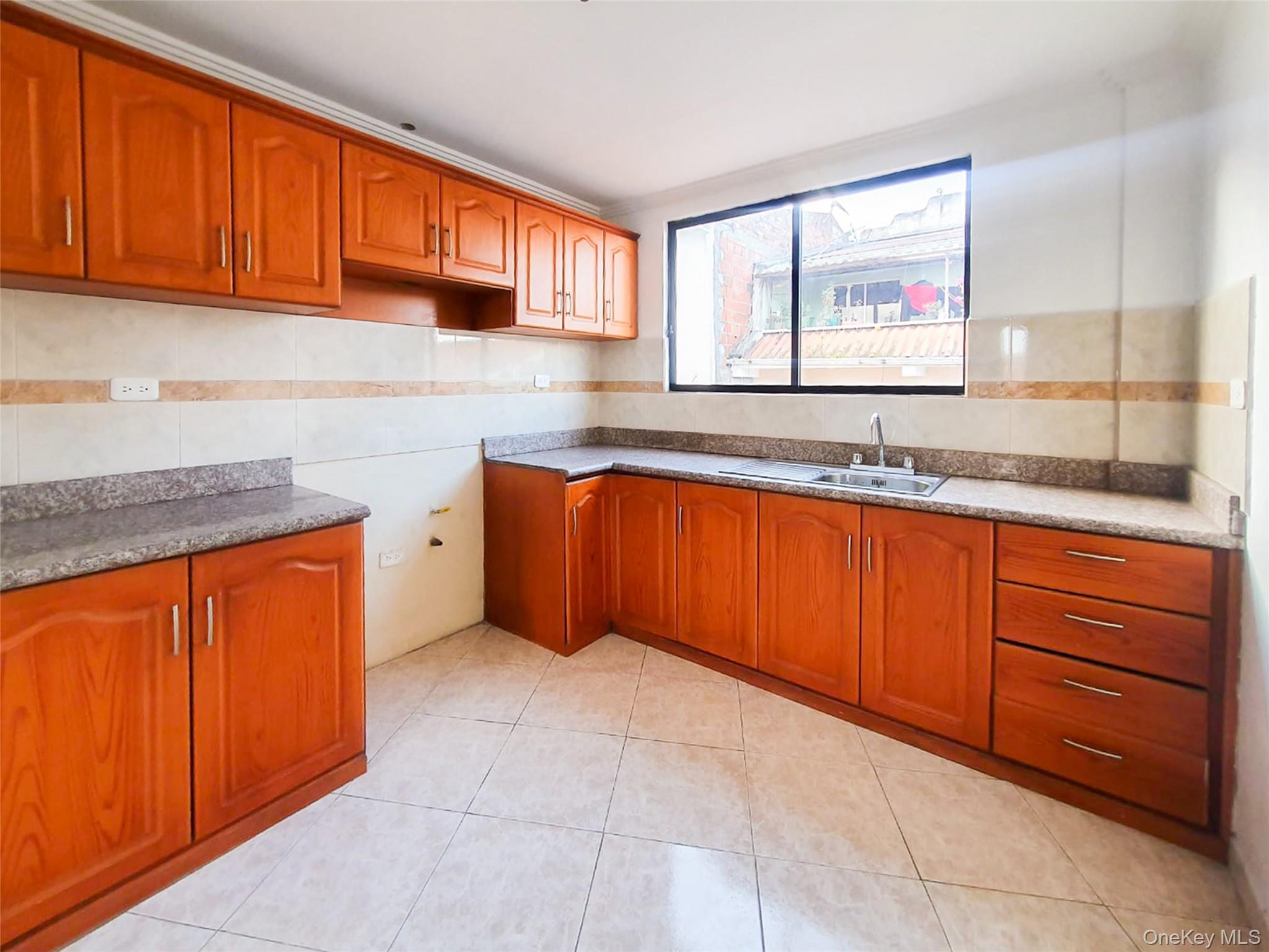 #12 photo, Pa. Milchichig 172/L:9 Cuenca, Ecuador, Call Listing Agent ,  010209