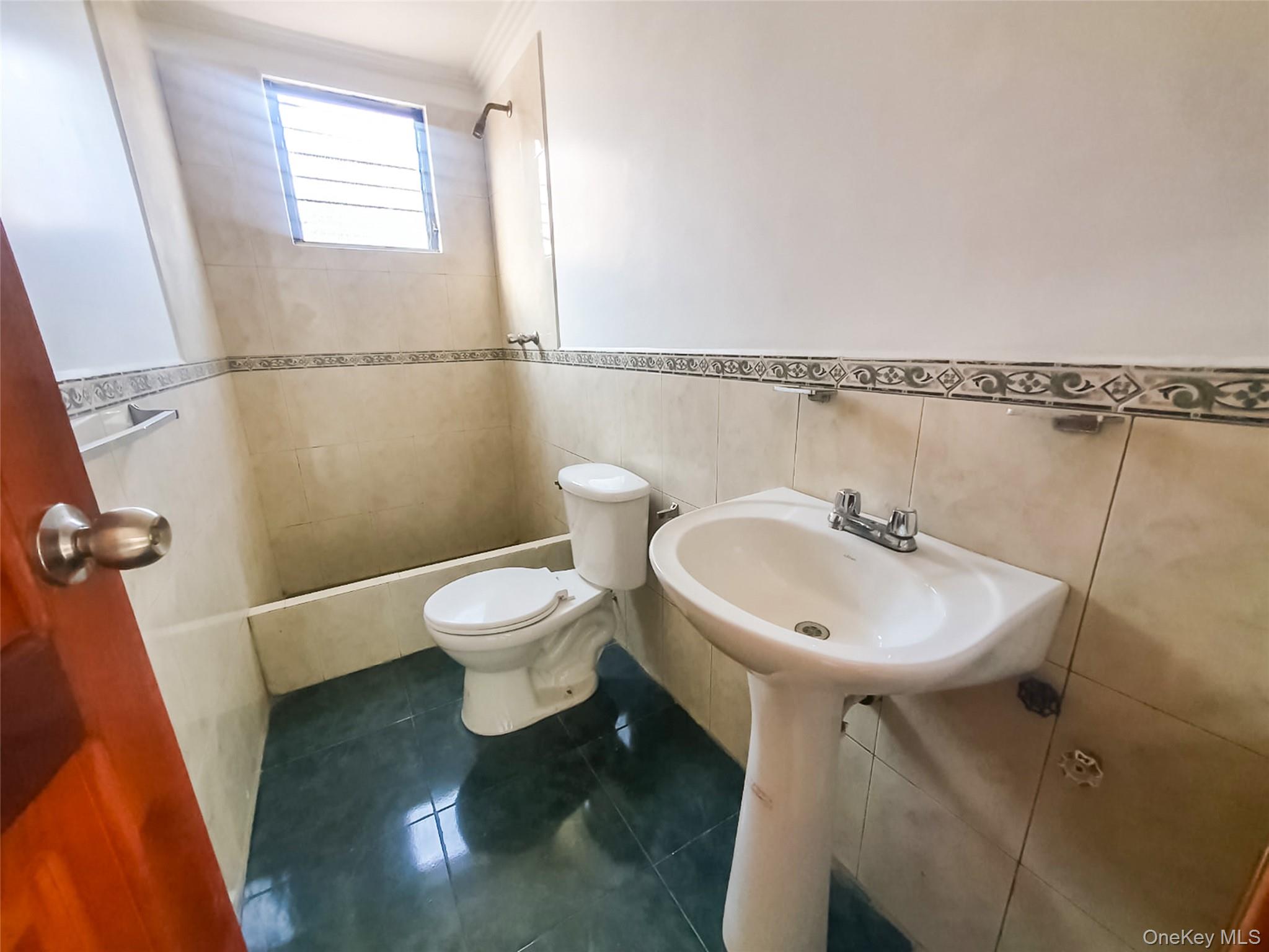 #18 photo, Pa. Milchichig 172/L:9 Cuenca, Ecuador, Call Listing Agent ,  010209