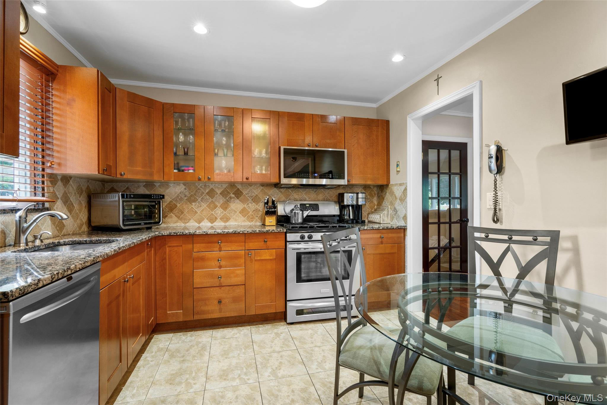 #6 photo, 10 Monrovia Boulevard, Tuckahoe , NY 10707