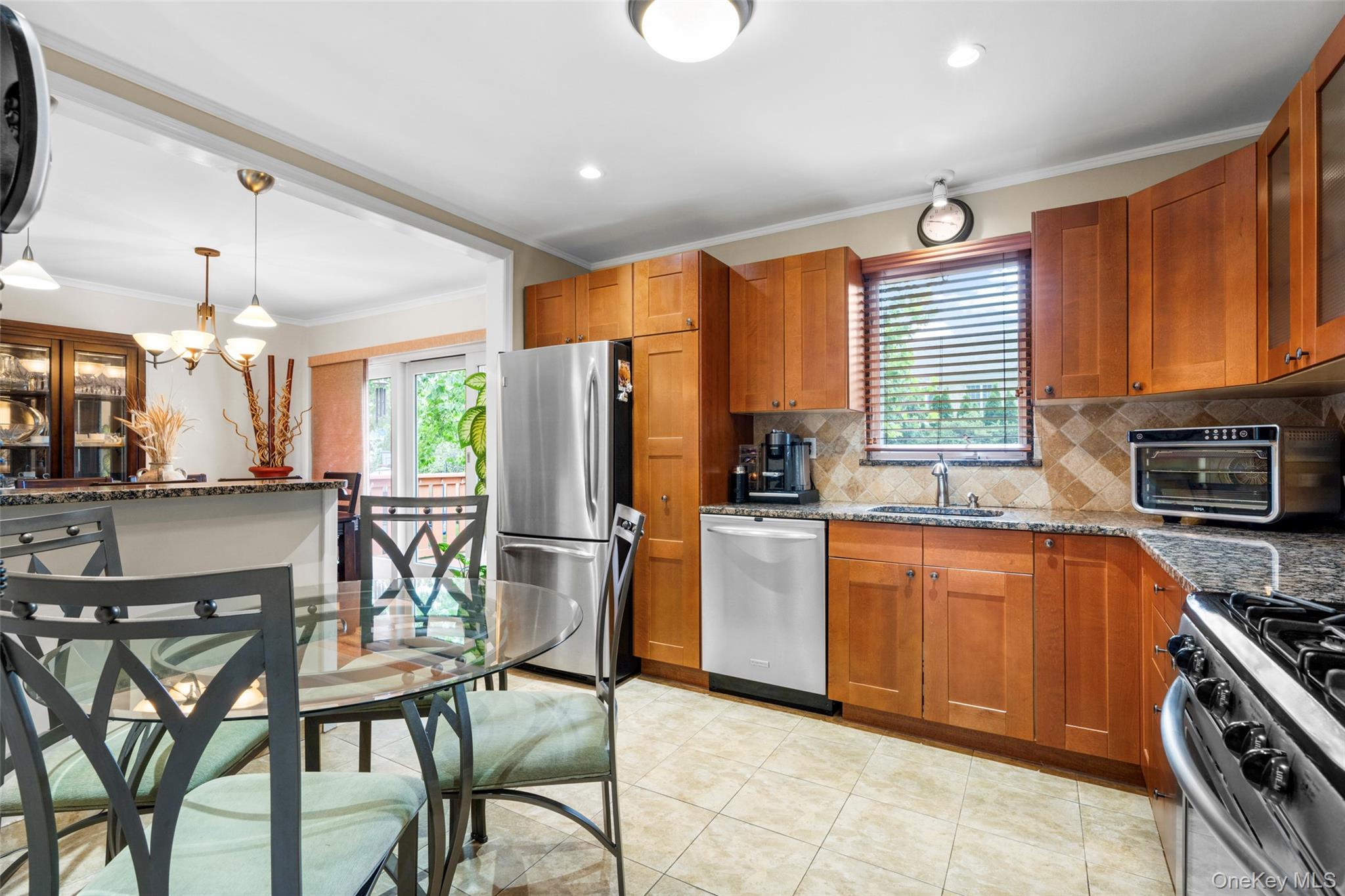 #7 photo, 10 Monrovia Boulevard, Tuckahoe , NY 10707