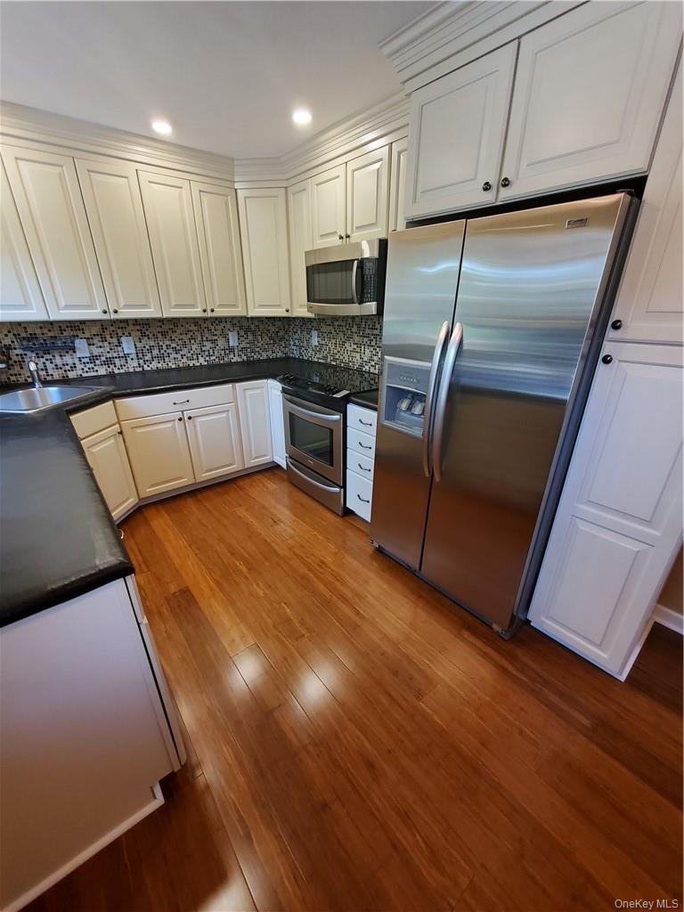 #4 photo, 972 Sierra Vista Lane, Valley Cottage , NY 10989