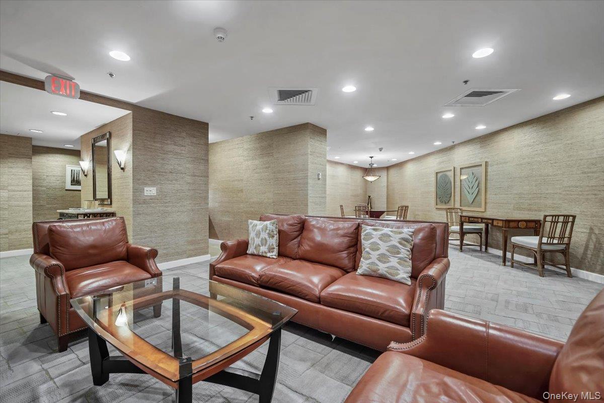 #19 photo, 1 Renaissance Square, White Plains , NY 10601