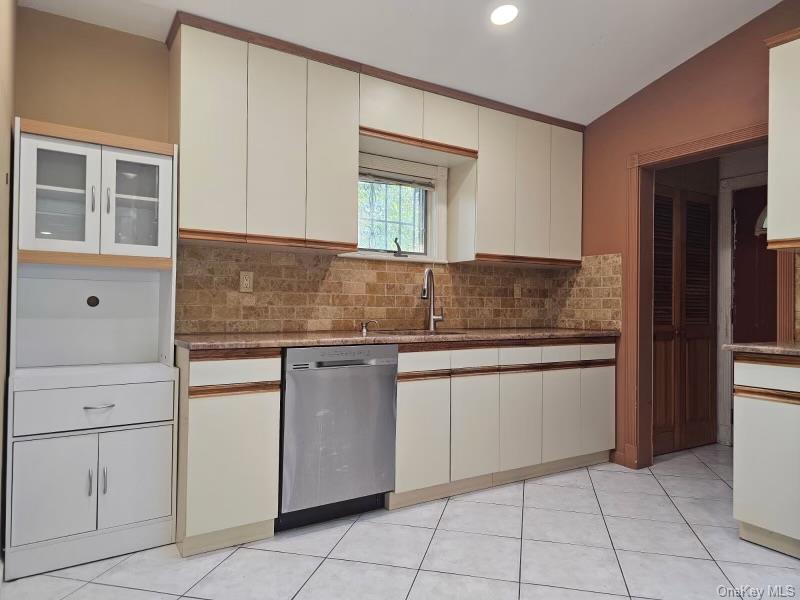 #3 photo, 17-02 Clintonville Street, Whitestone , NY 11357