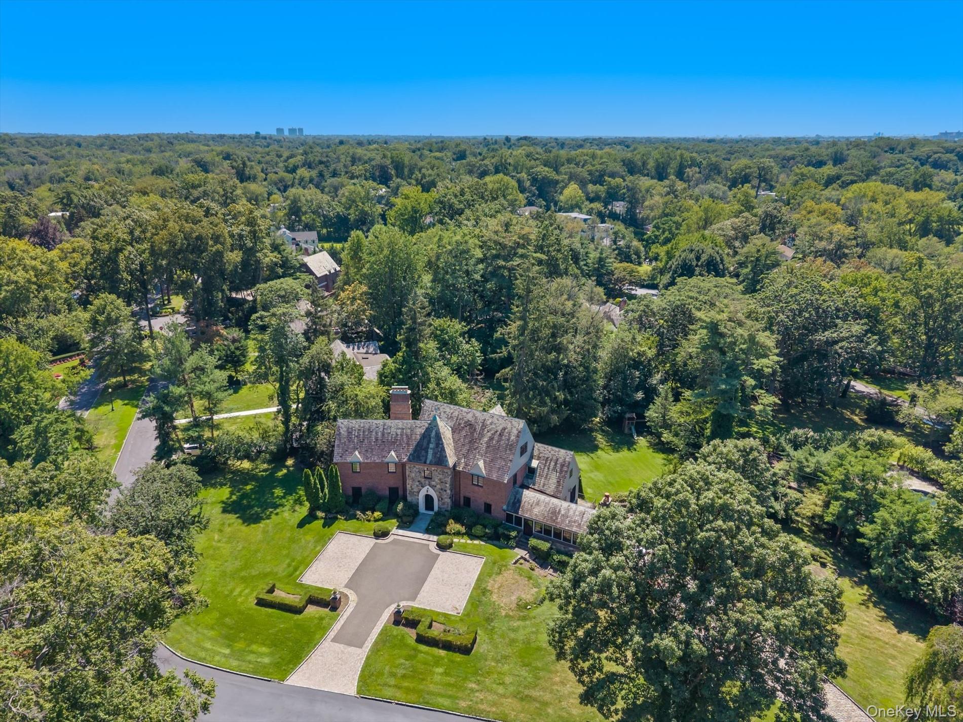 #2 photo, 32 Wildwood Drive, ナッソー郡 Great Neck , NY 11024