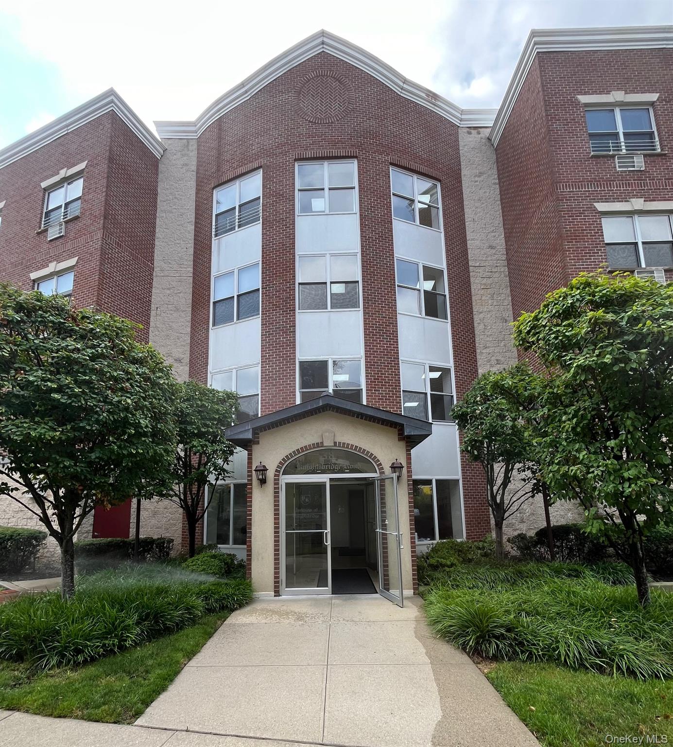 #1 photo, 38 Knightsbridge Road, Great Neck , NY 11021