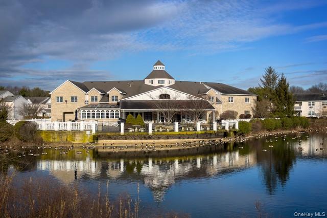 #1 photo, 2 Victorian Court, サフォーク郡 Holtsville , NY 11742