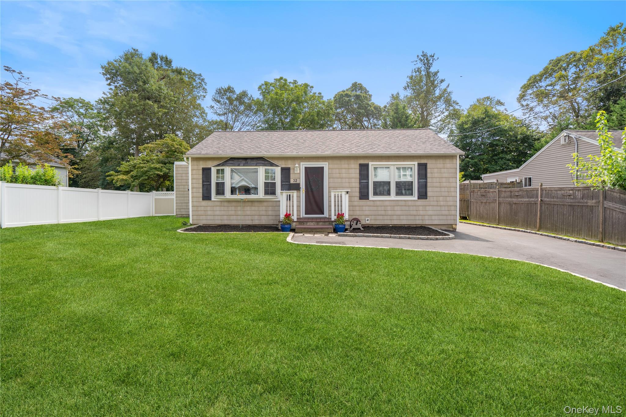 #1 photo, 32 Woodland Street, 東長島 Ronkonkoma , NY 11779