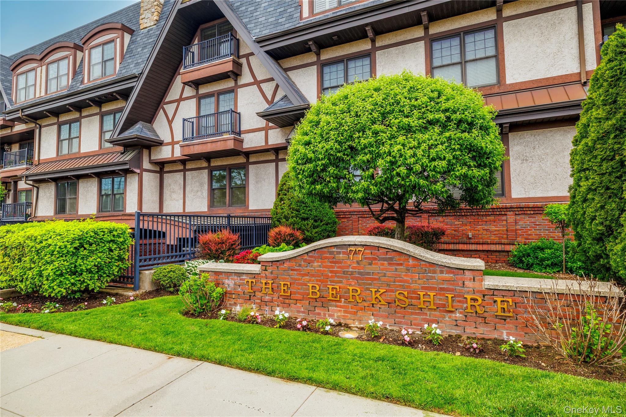 #1 photo, 77 Maple Avenue, 长岛 Rockville Centre , NY 11570