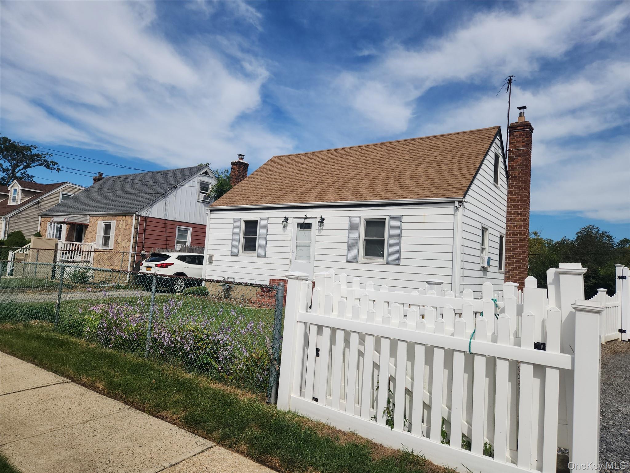 #1 photo, 185 Grenada Avenue, 长岛 Roosevelt , NY 11575