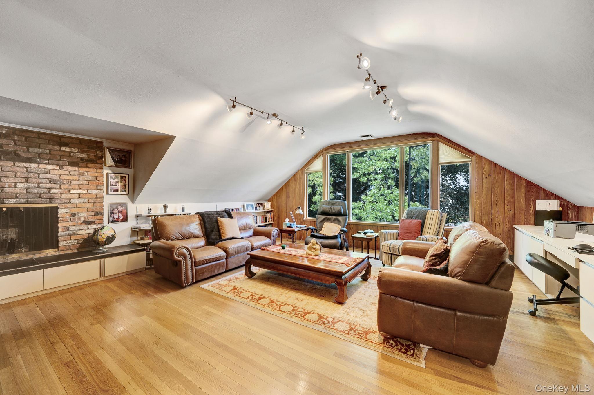 #11 photo, 70 Shrub Hollow Road, ナッソー郡 Roslyn , NY 11576