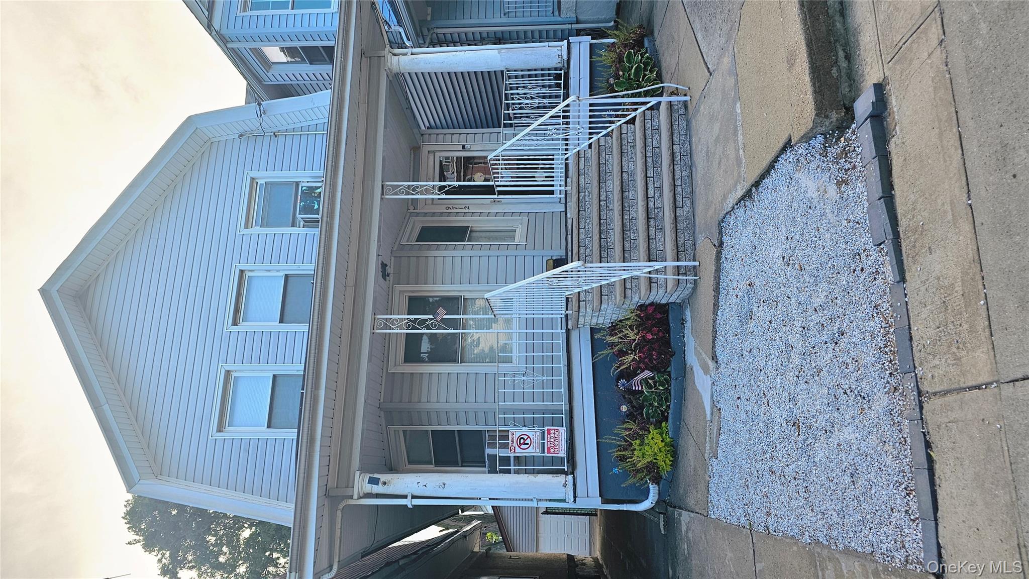 #1 photo, 9712 110th Street, कुईंस Richmond Hill , NY 11419