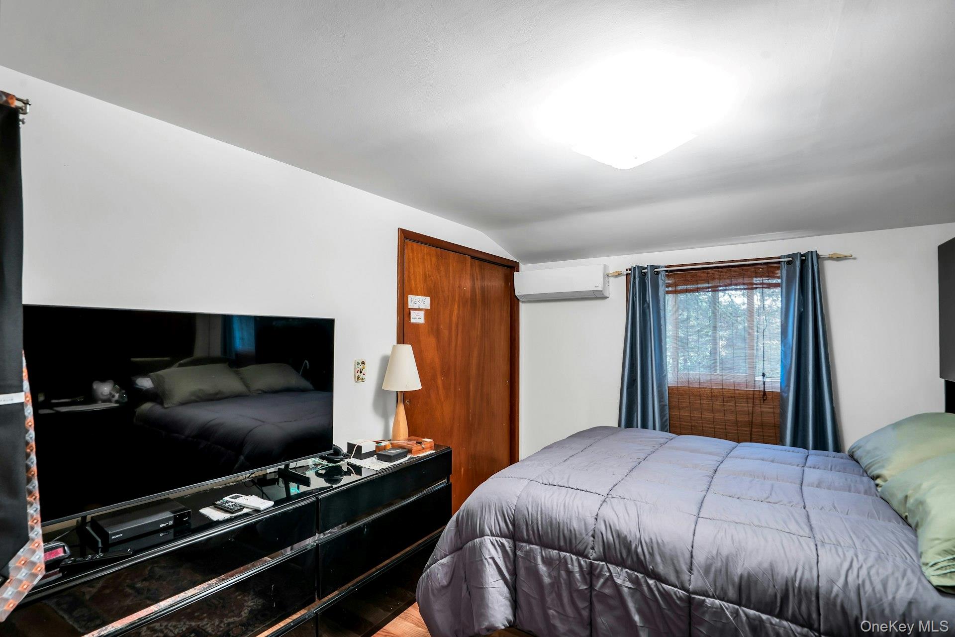 #10 photo, 24 Ormond Street, Dix Hills , NY 11746