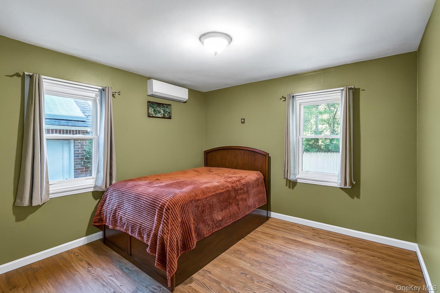 #11 photo, 24 Ormond Street, Dix Hills , NY 11746