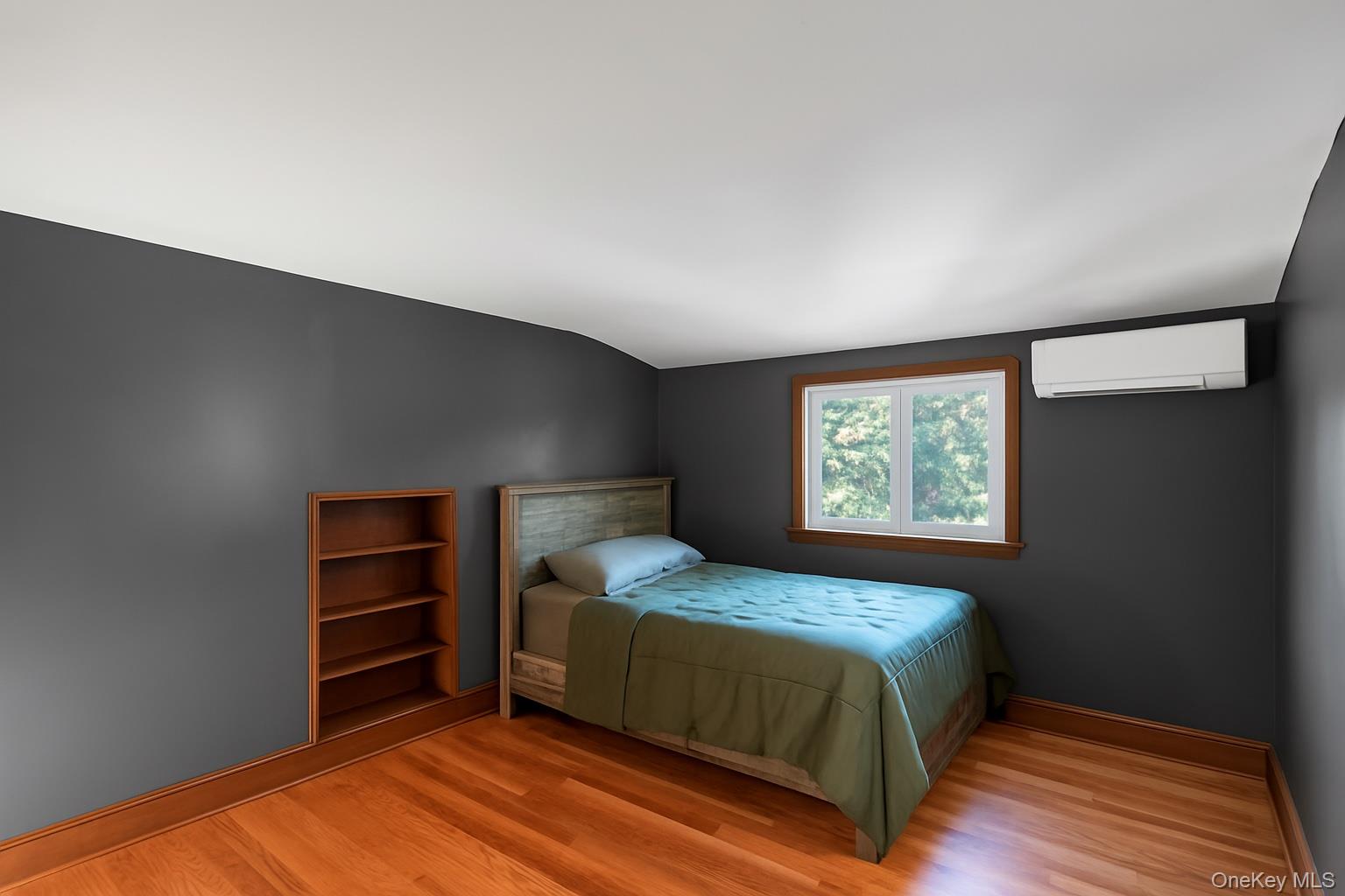 #12 photo, 24 Ormond Street, Dix Hills , NY 11746