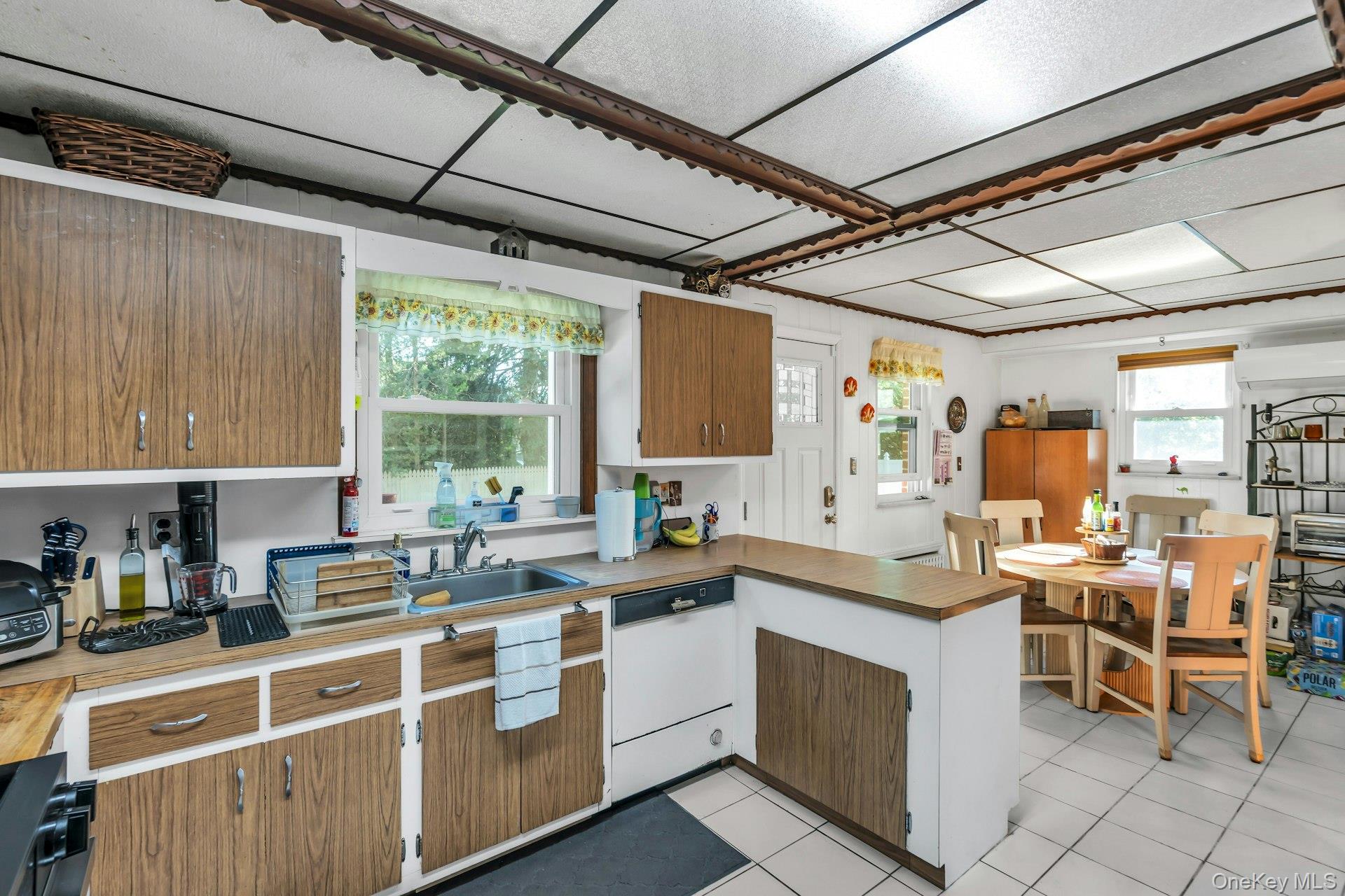 #18 photo, 24 Ormond Street, Dix Hills , NY 11746