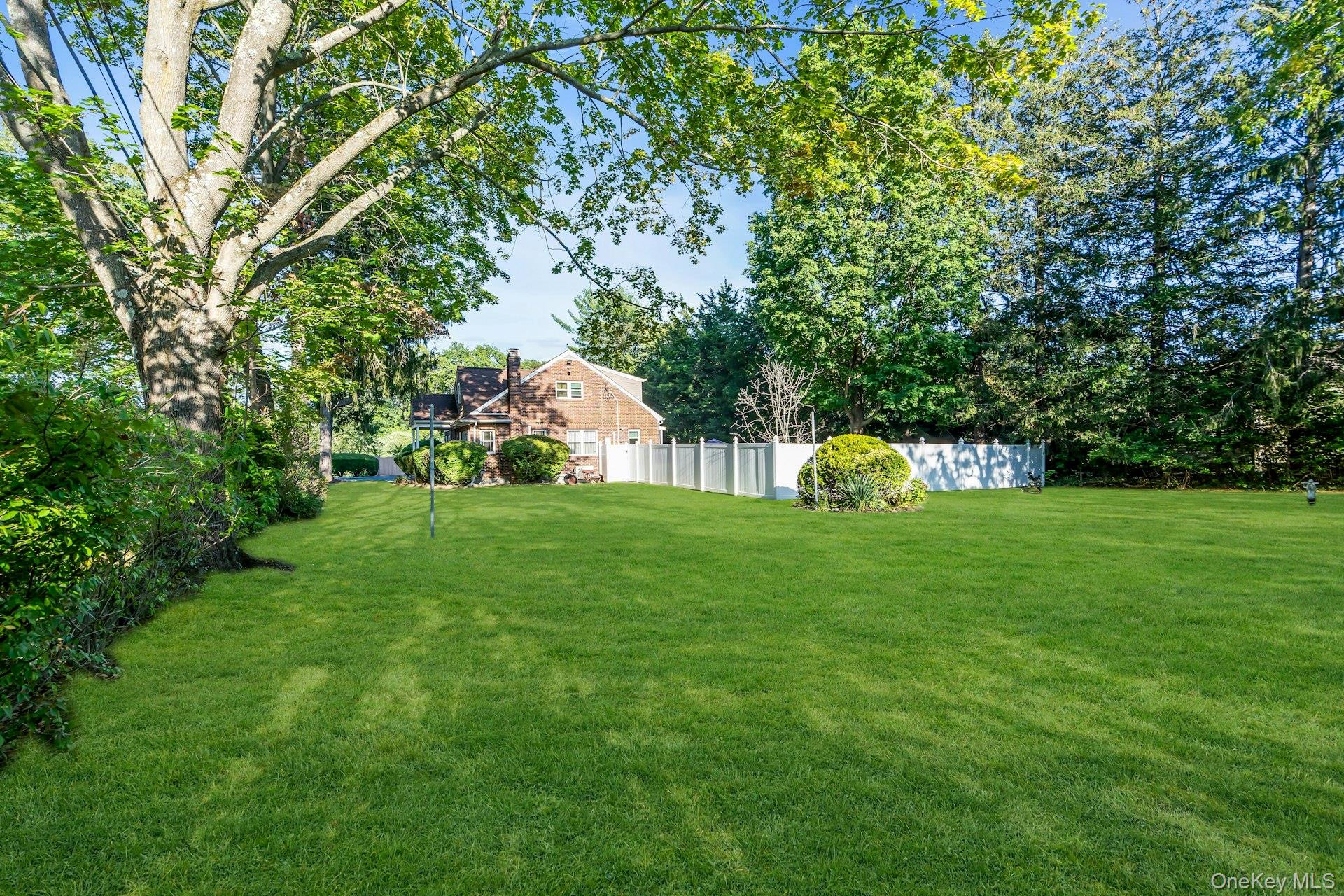 #2 photo, 24 Ormond Street, Dix Hills , NY 11746