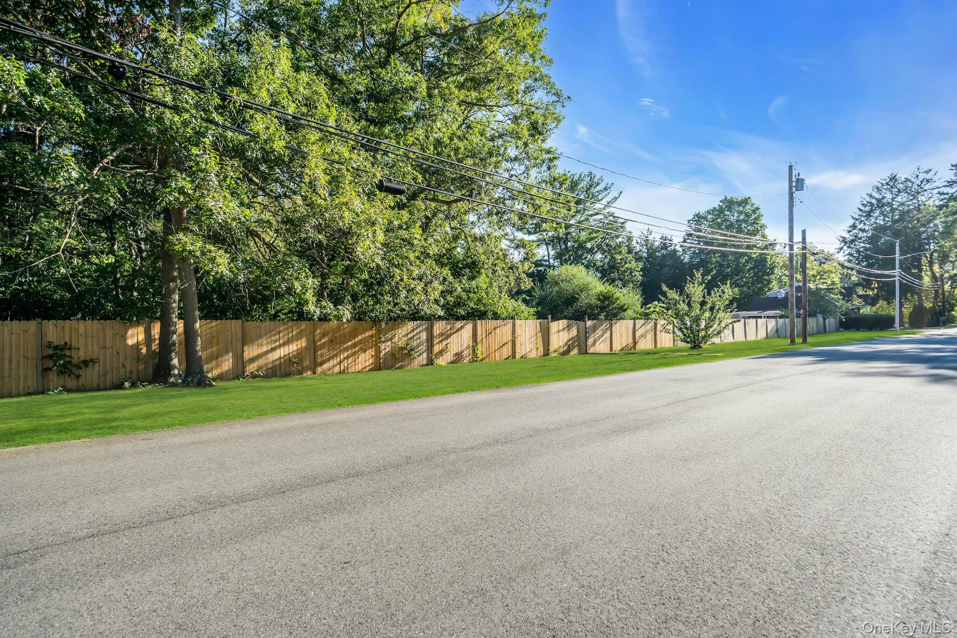 #6 photo, 24 Ormond Street, Dix Hills , NY 11746