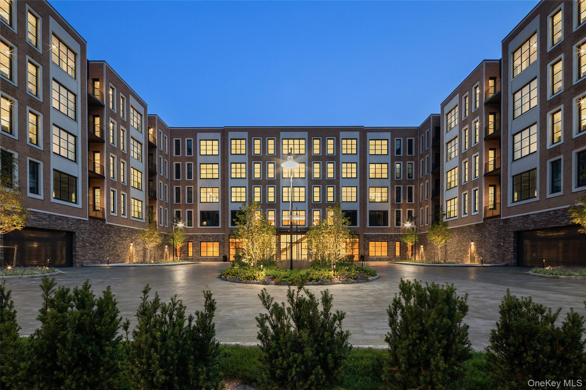 #1 photo, 100 Garvies Point Road, ナッソー郡 Glen Cove , NY 11542