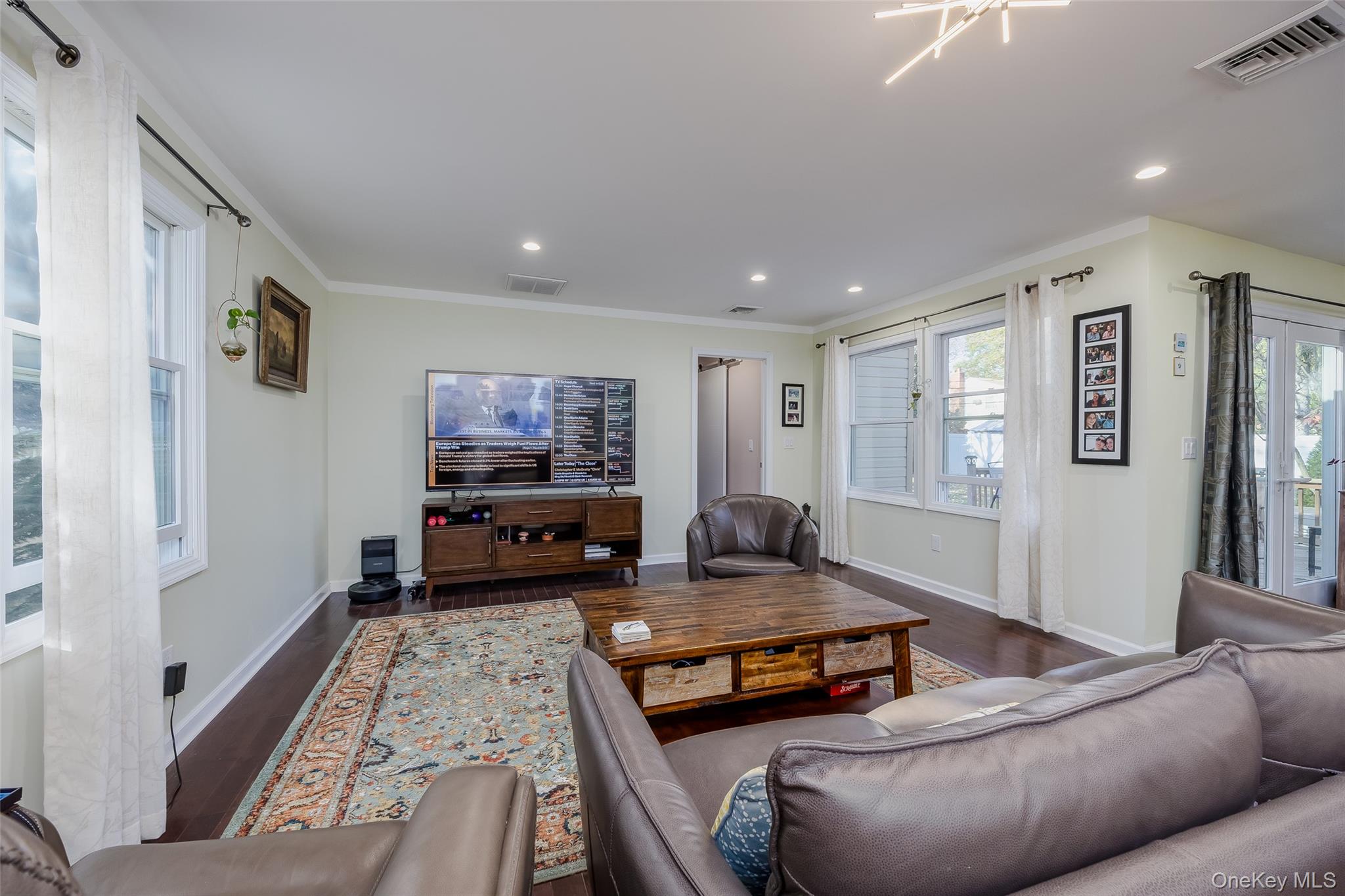 #10 photo, 3 Earl Road, サフォーク郡 Melville , NY 11747