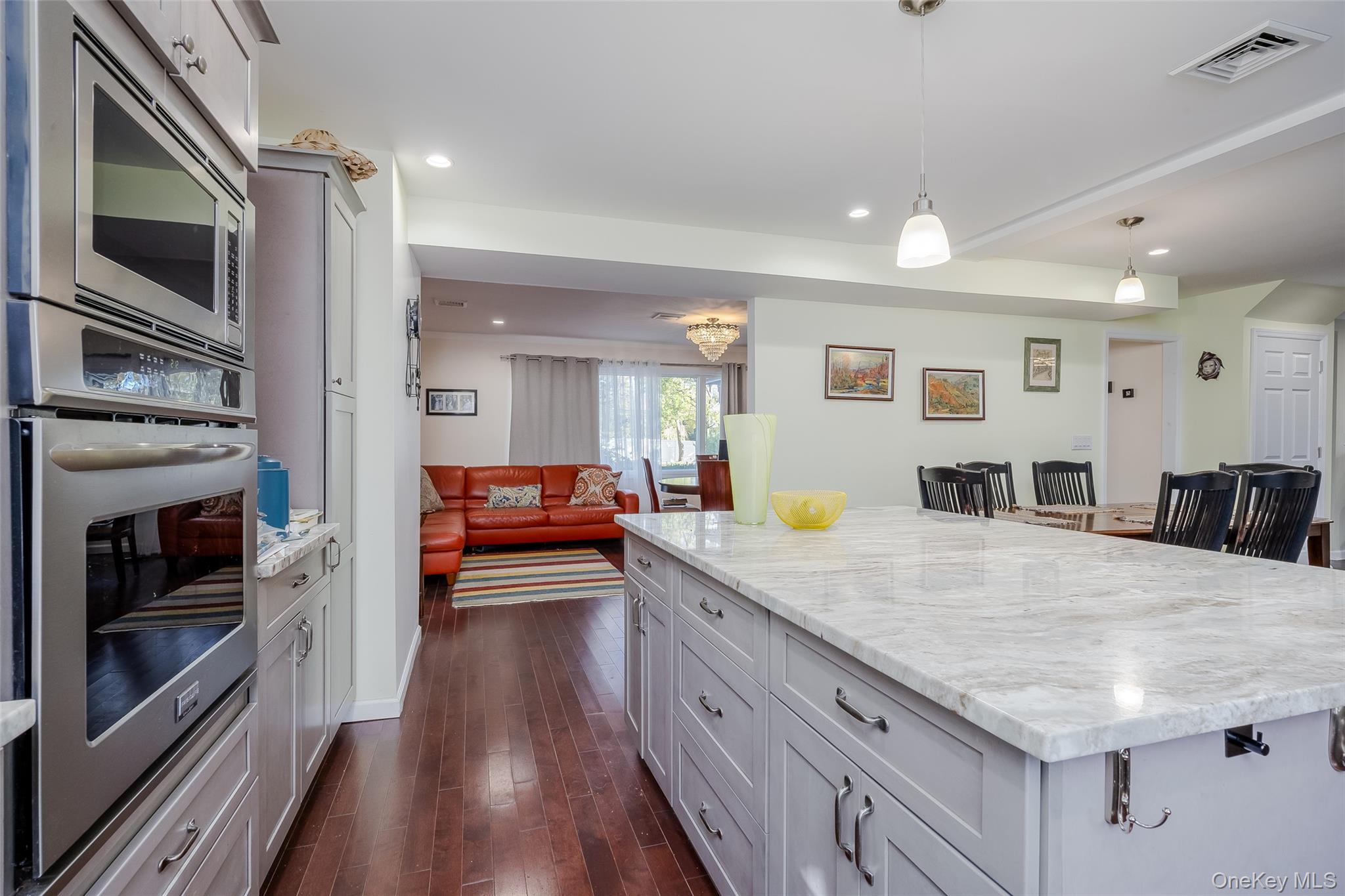 #7 photo, 3 Earl Road, サフォーク郡 Melville , NY 11747