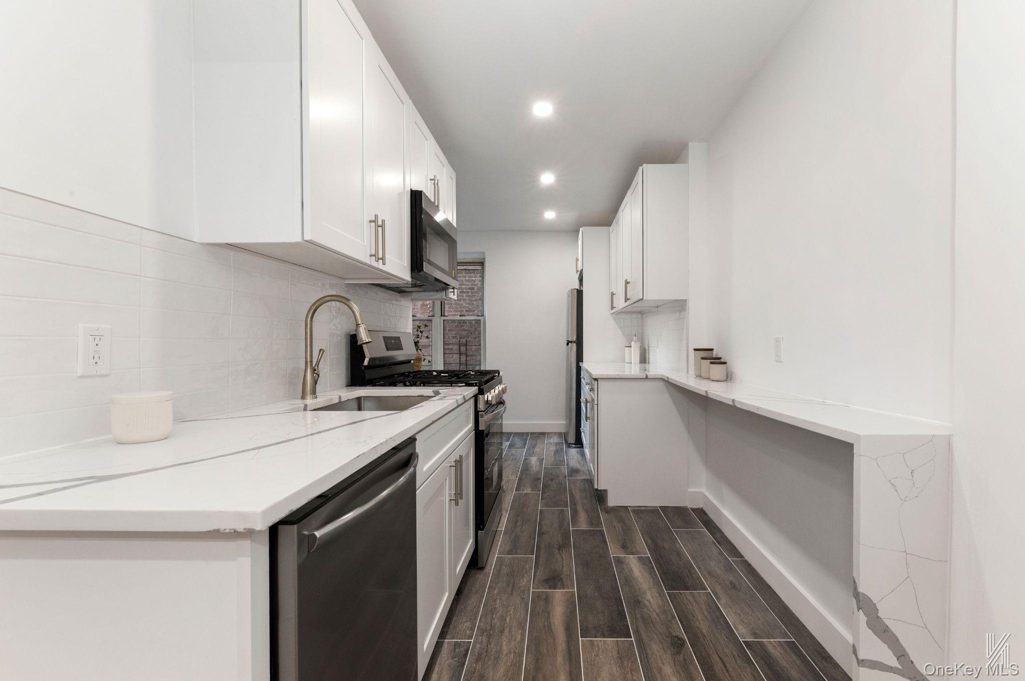 #8 photo, 34-41 85th Street, クイーンズ区 Jackson Heights , NY 11372