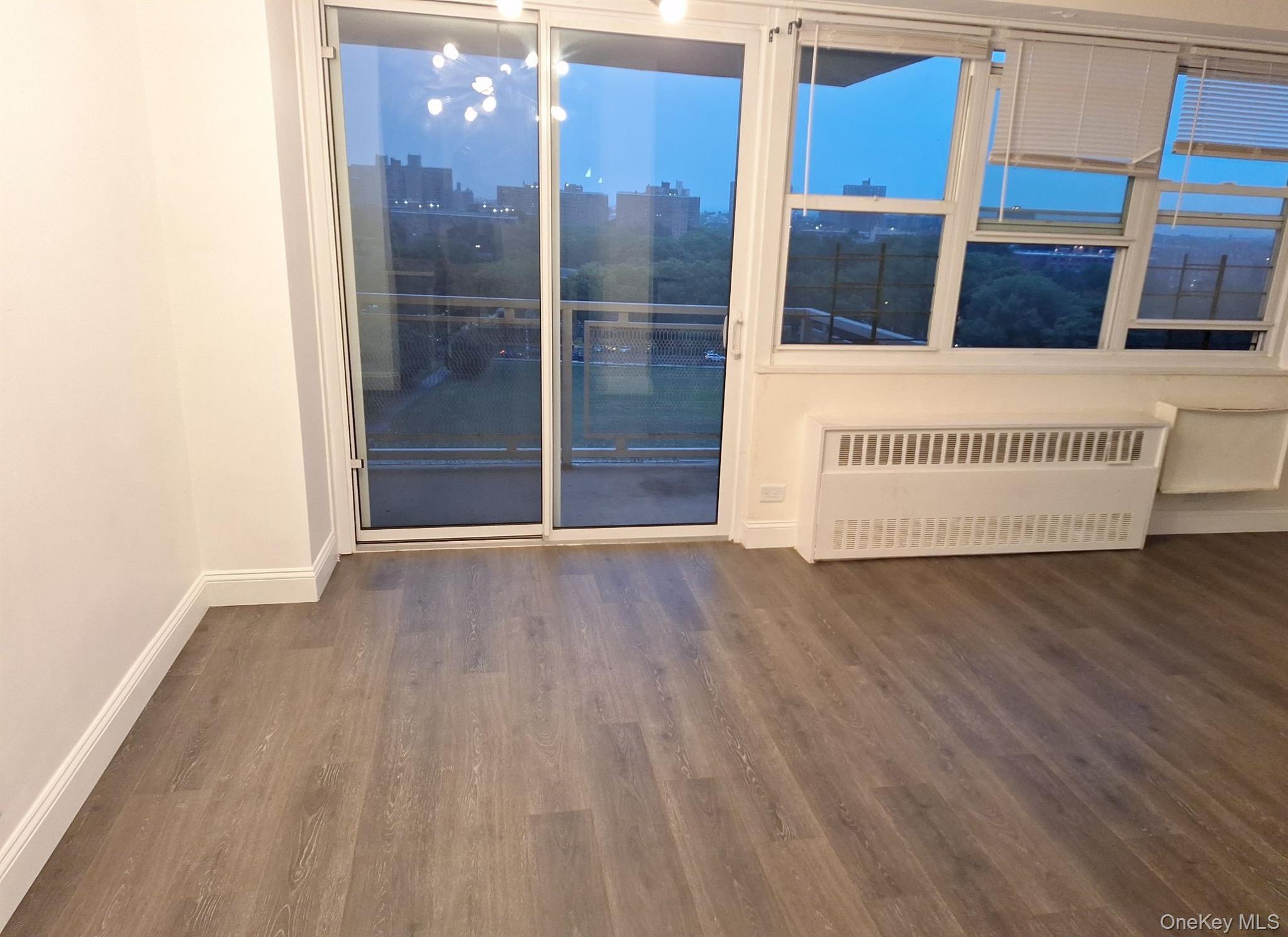 #8 photo, 825 Morrison Avenue, ブロンクス区 Bronx , NY 10473