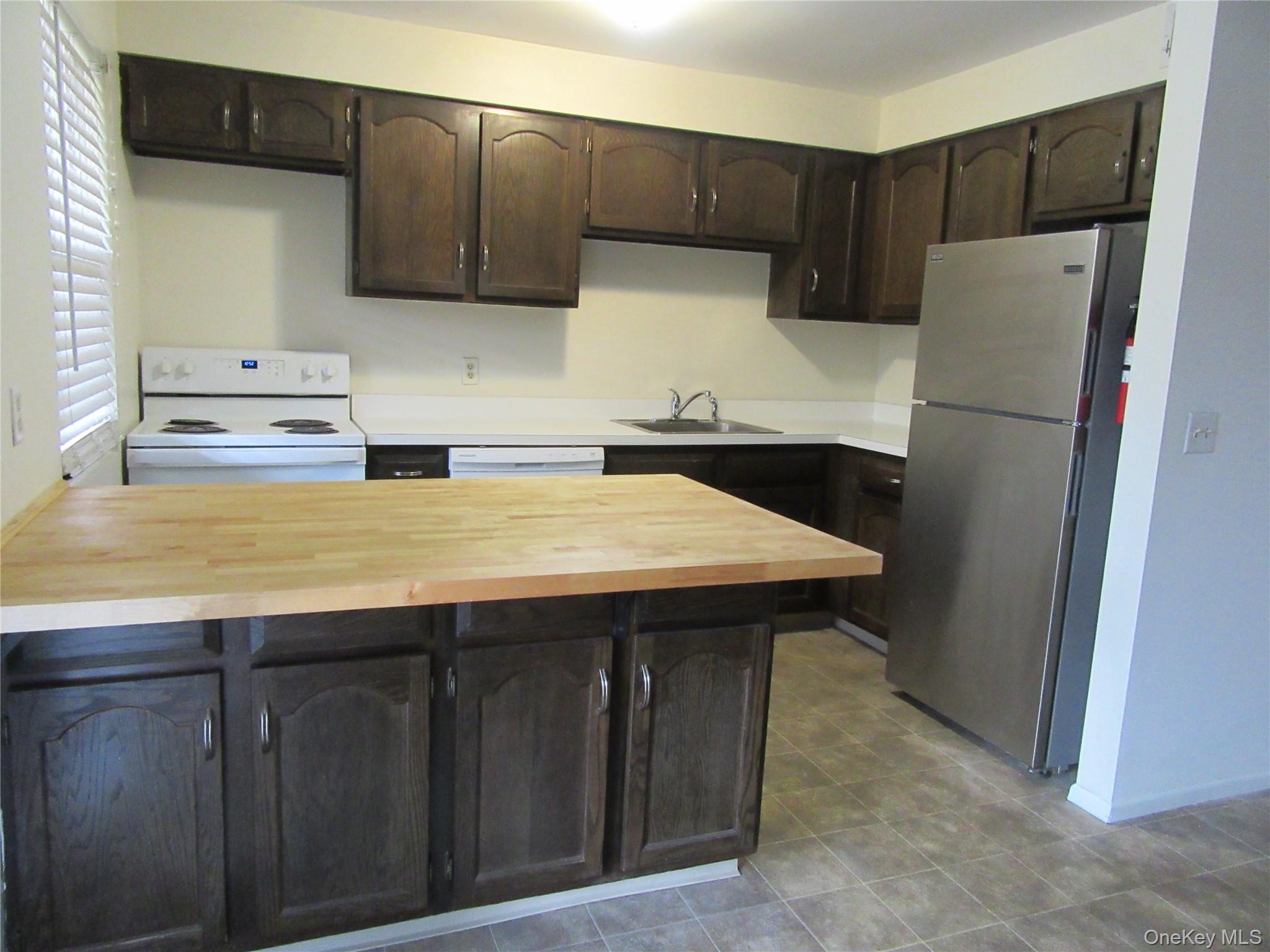 #2 photo, 41 Weathervane Drive, Washingtonville , NY 10992