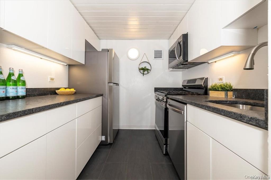 #8 photo, 1 Landmark Square, Port Chester , NY 10573