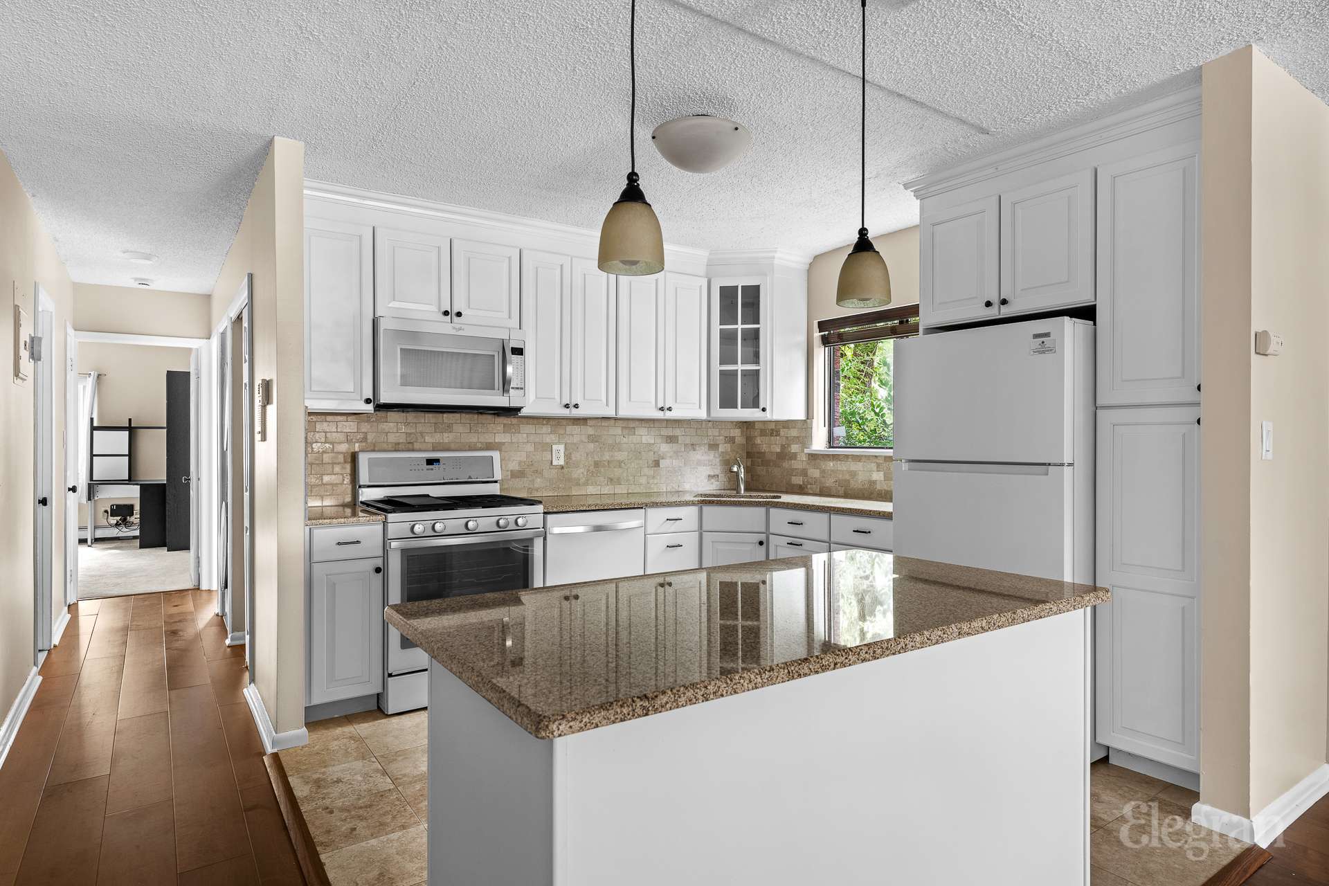 #1 photo, 71-02 Sutton Place, 皇后区 新鲜草原 Pomonok , NY 11365