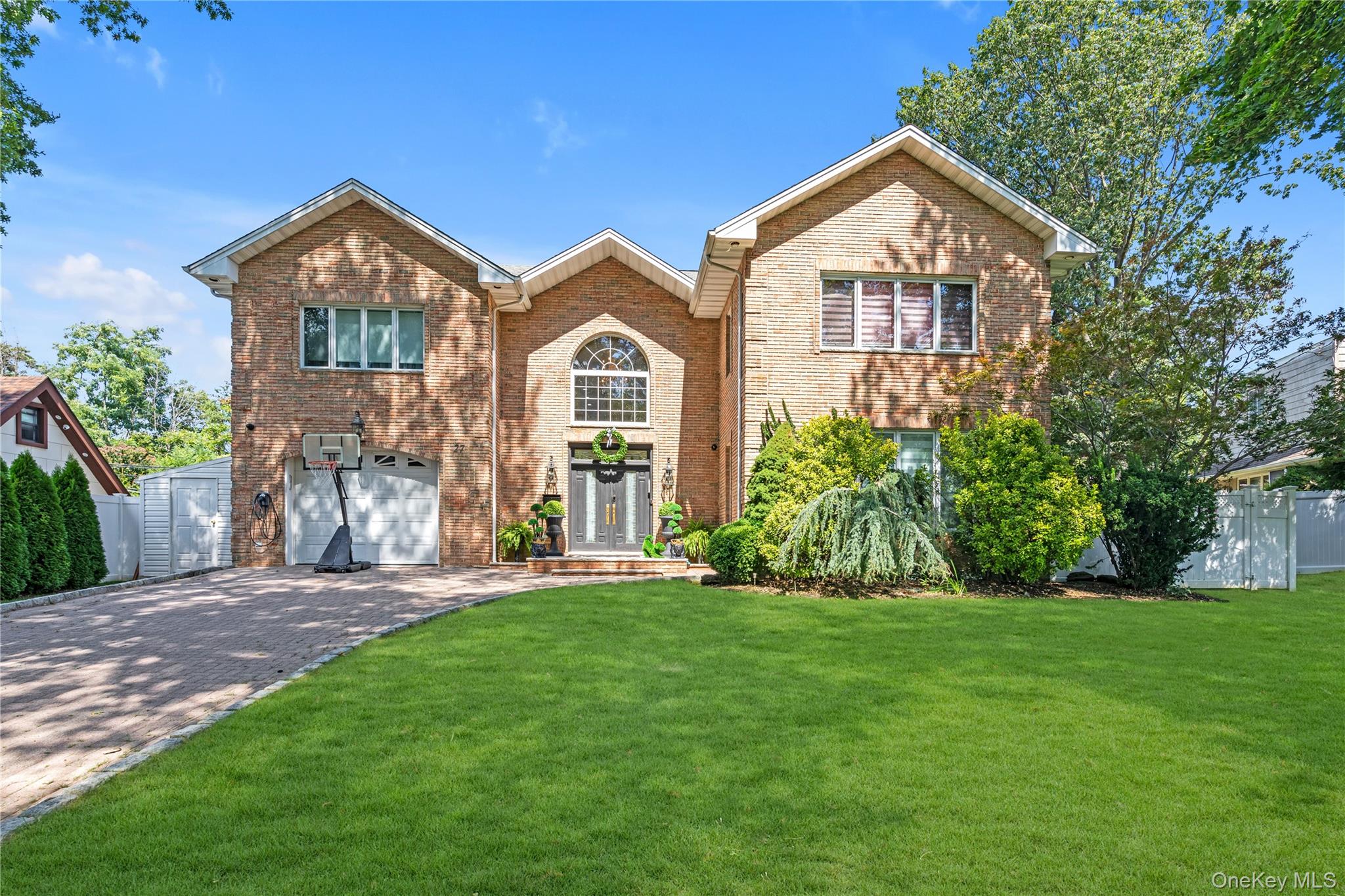 #1 photo, 27 Circle Drive, ナッソー郡 Roslyn Heights , NY 11577