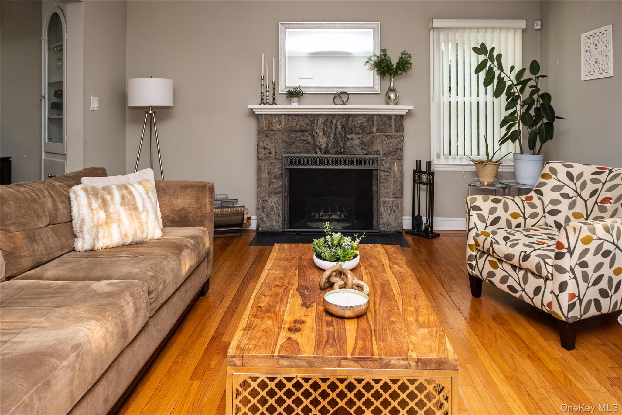 #11 photo, 217 Elton Road, Stewart Manor , NY 11530