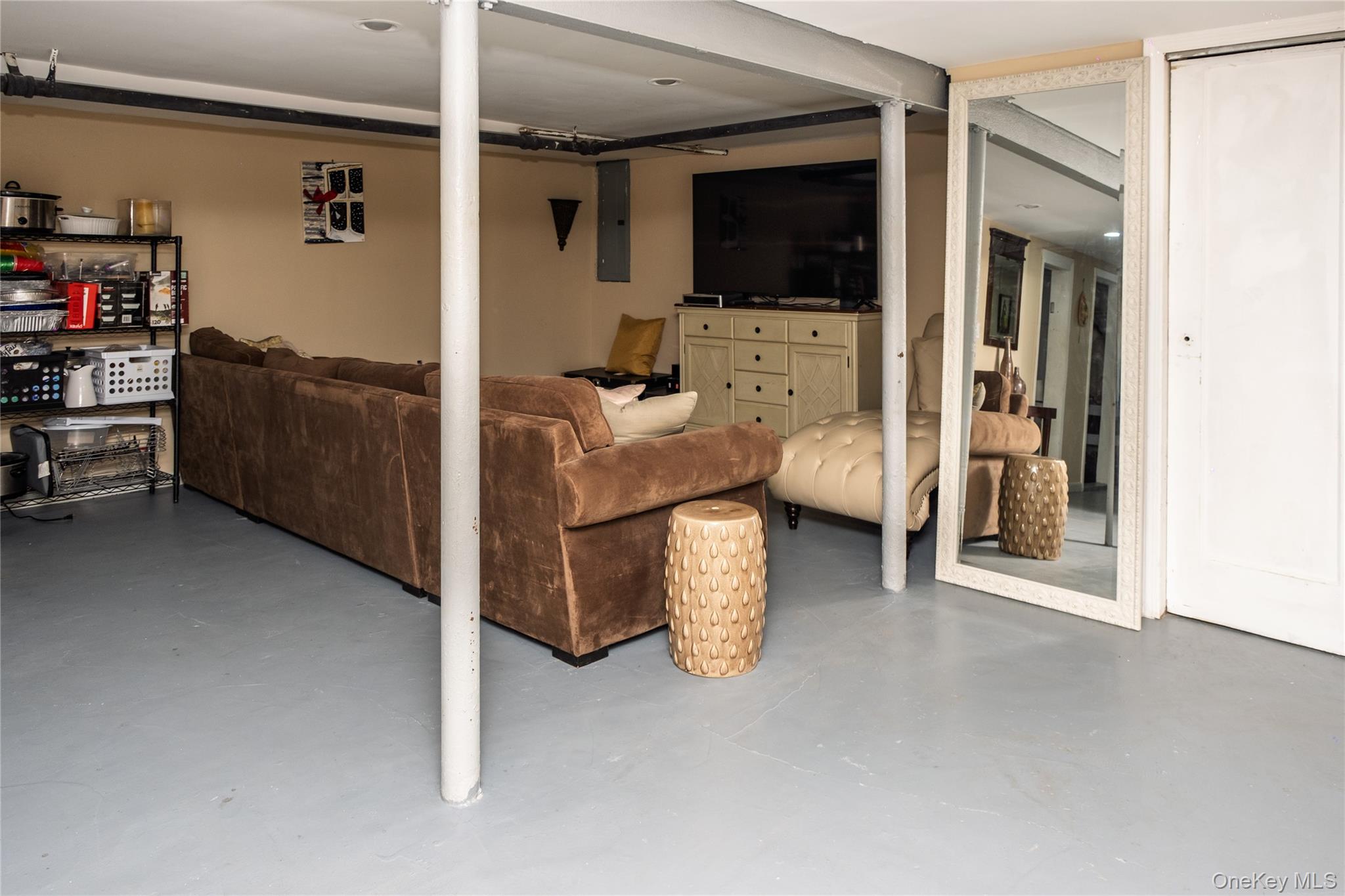 #15 photo, 217 Elton Road, Stewart Manor , NY 11530