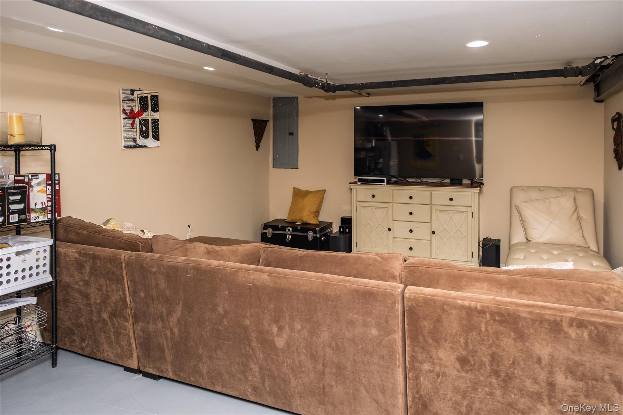 #16 photo, 217 Elton Road, Stewart Manor , NY 11530