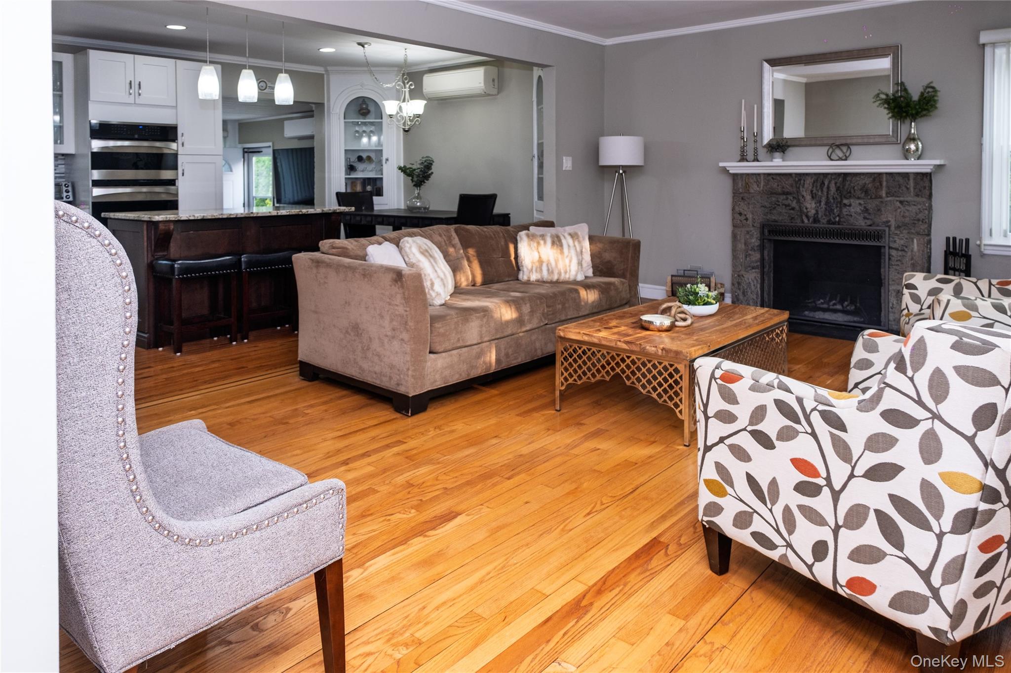 #2 photo, 217 Elton Road, Stewart Manor , NY 11530